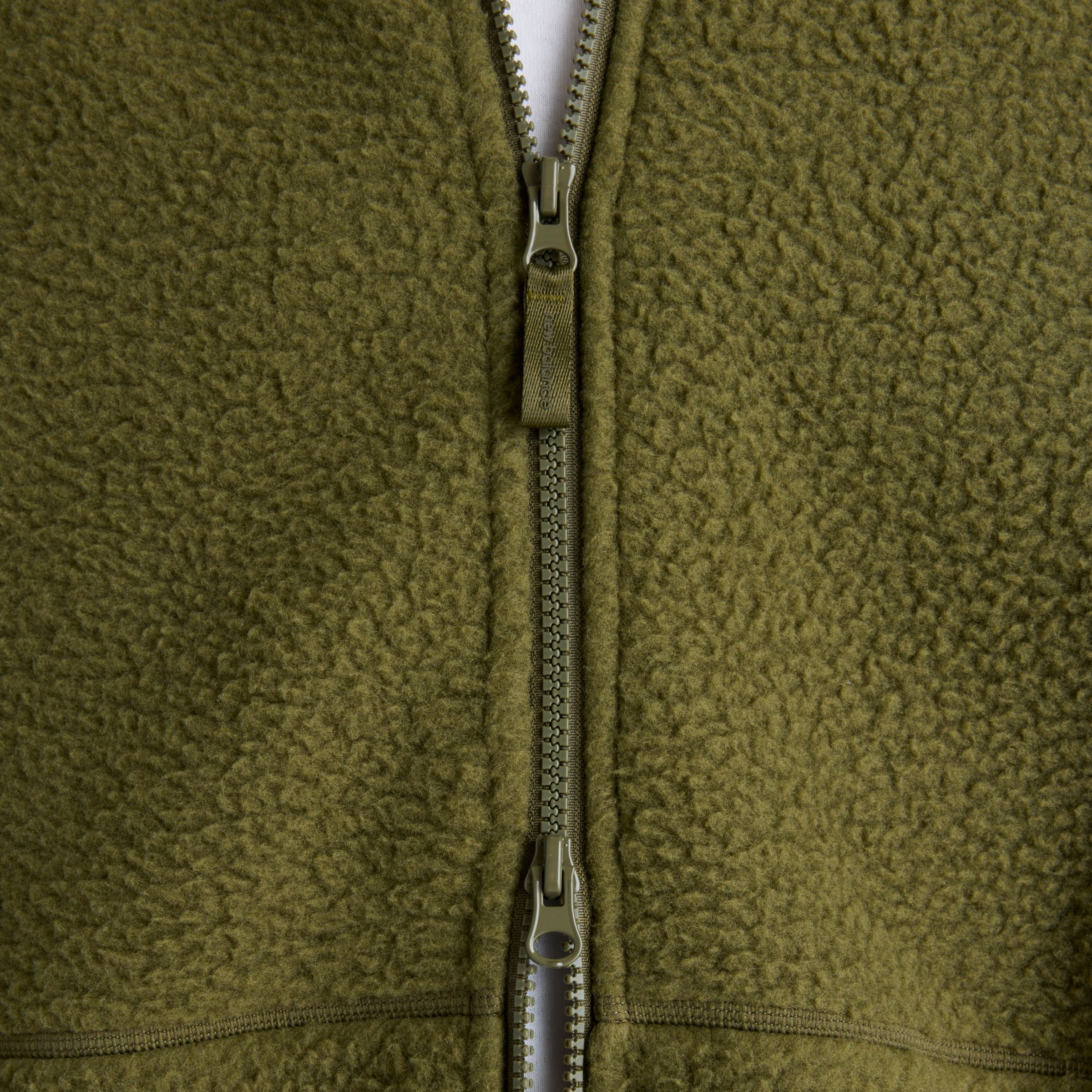 Aidan is wearing size M and is 6'3"/190cm. Chest: 36"/91cm, Waist: 30"/76cm