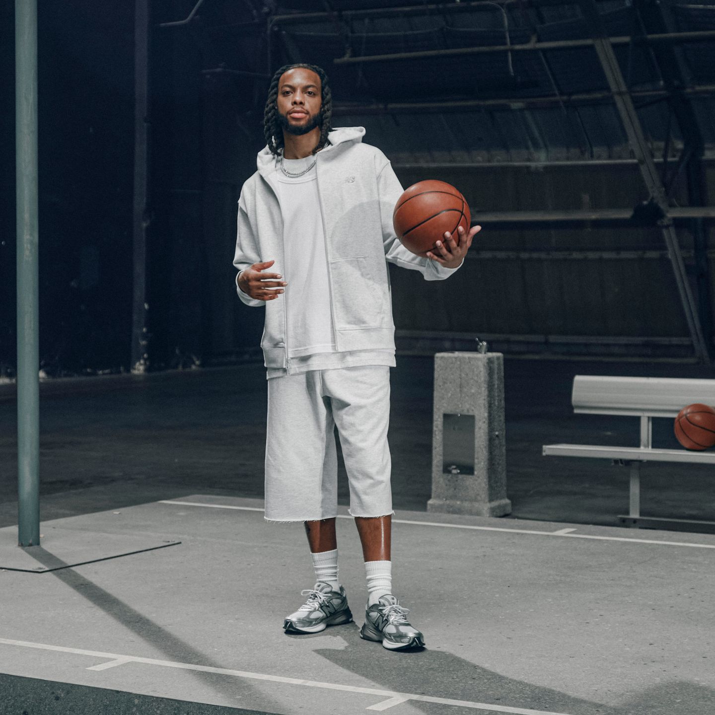 Мужские куртки New Balance Athletics French Terry Full Zip, цвет: Разноцветный / Серый — фото 2