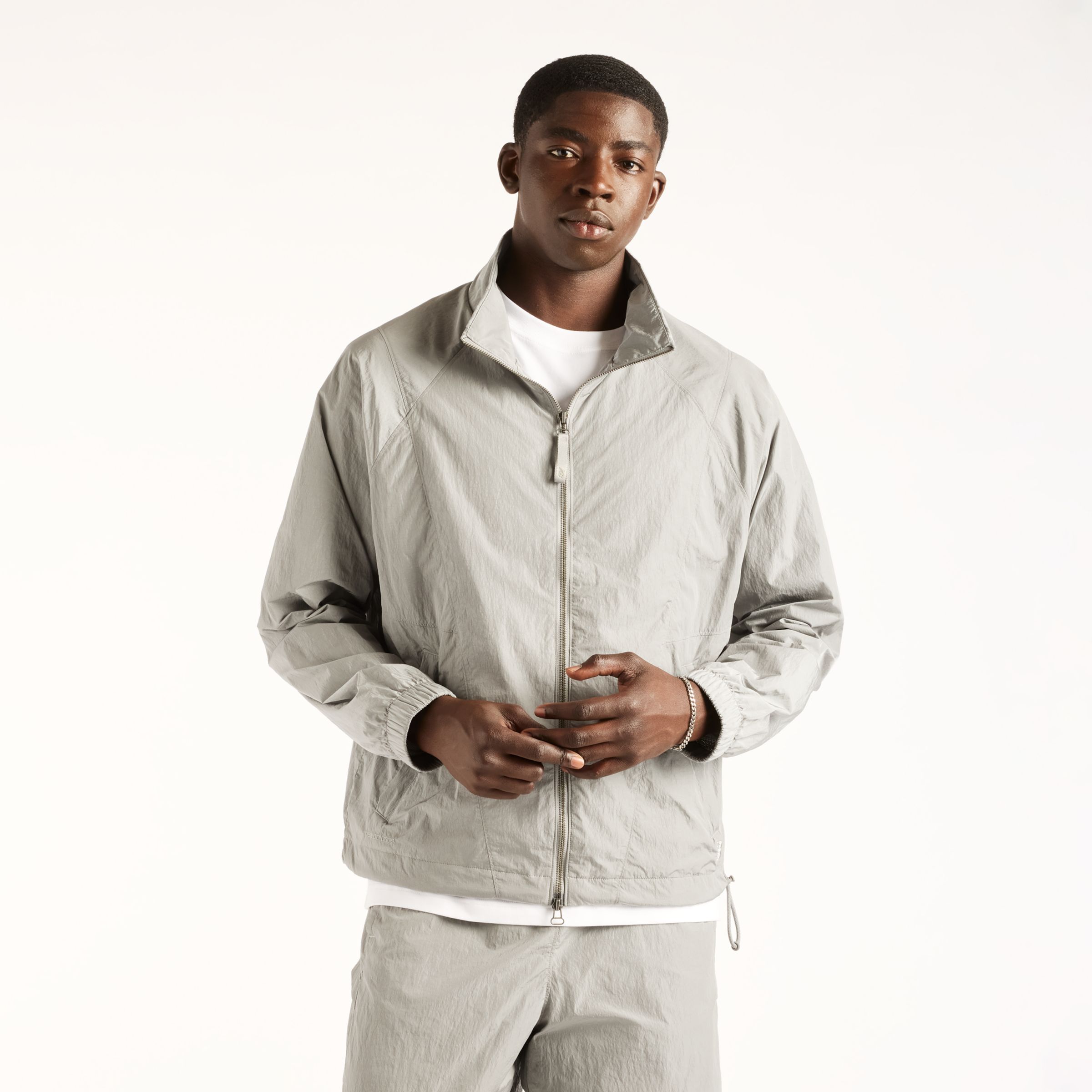 Nelson is wearing size M and is 5'4.5/164cm. Chest: 34.75"/88cm, Waist: 29"/74cm, Hips: 35.5"/90cm