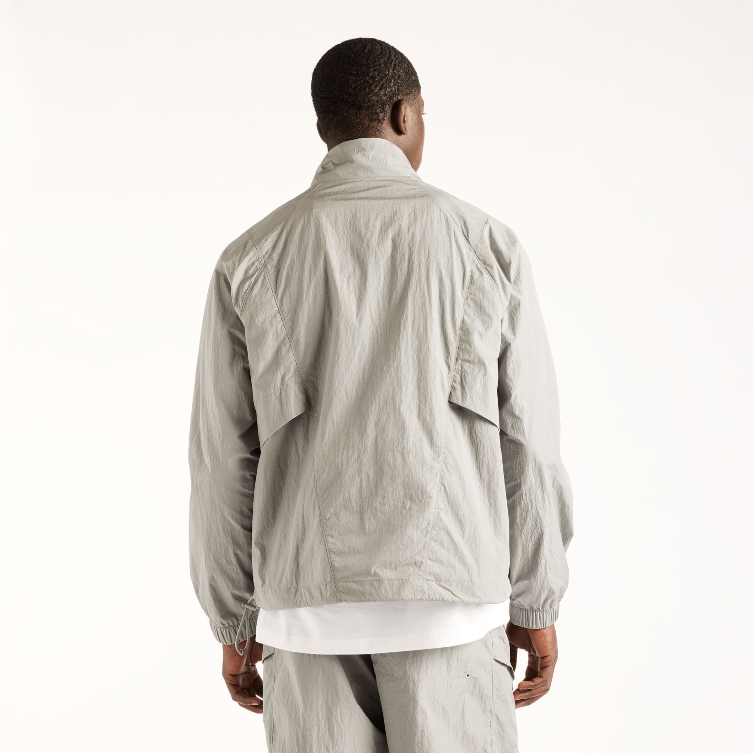 Nelson is wearing size M and is 5'4.5/164cm. Chest: 34.75"/88cm, Waist: 29"/74cm, Hips: 35.5"/90cm