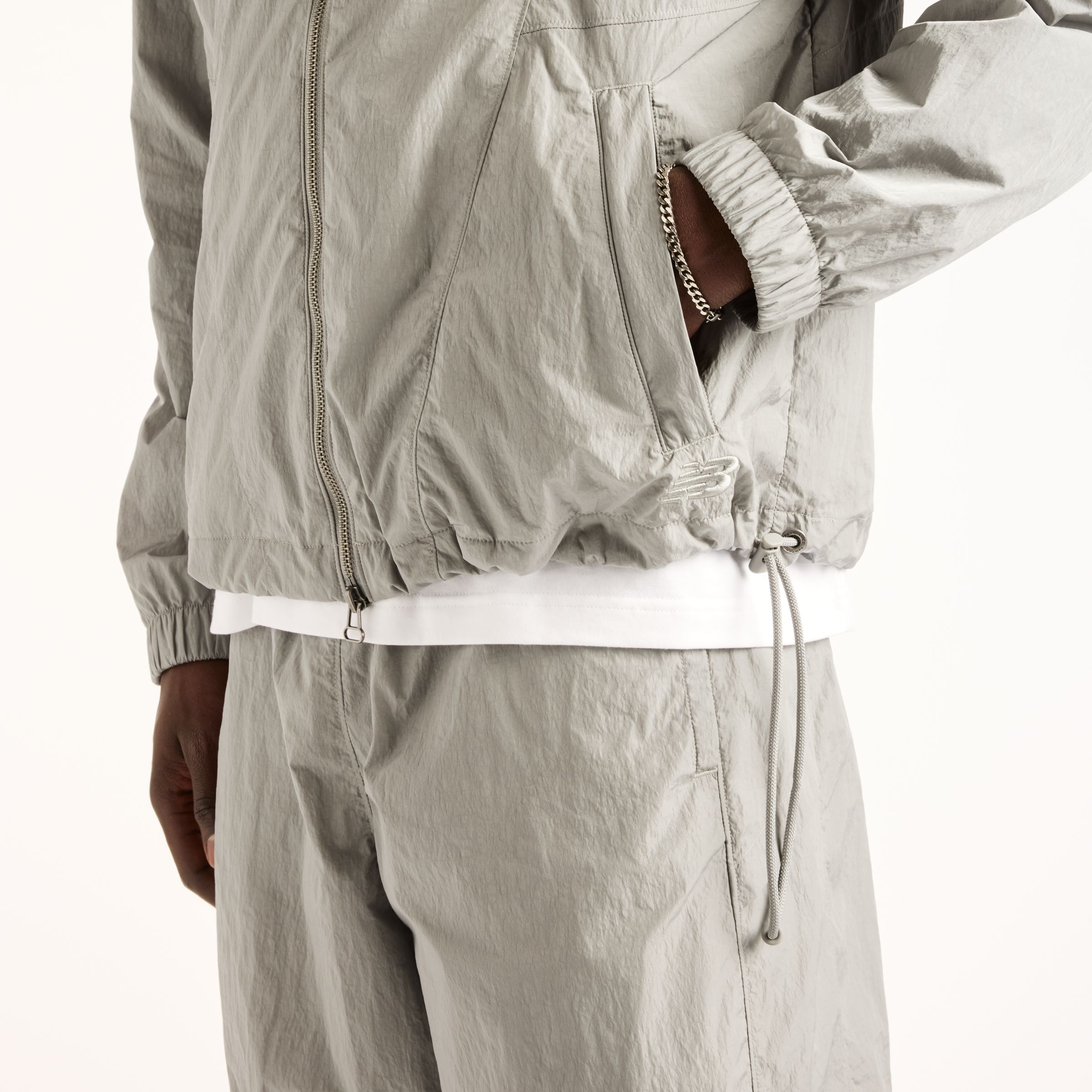 Nelson is wearing size M and is 5'4.5/164cm. Chest: 34.75"/88cm, Waist: 29"/74cm, Hips: 35.5"/90cm