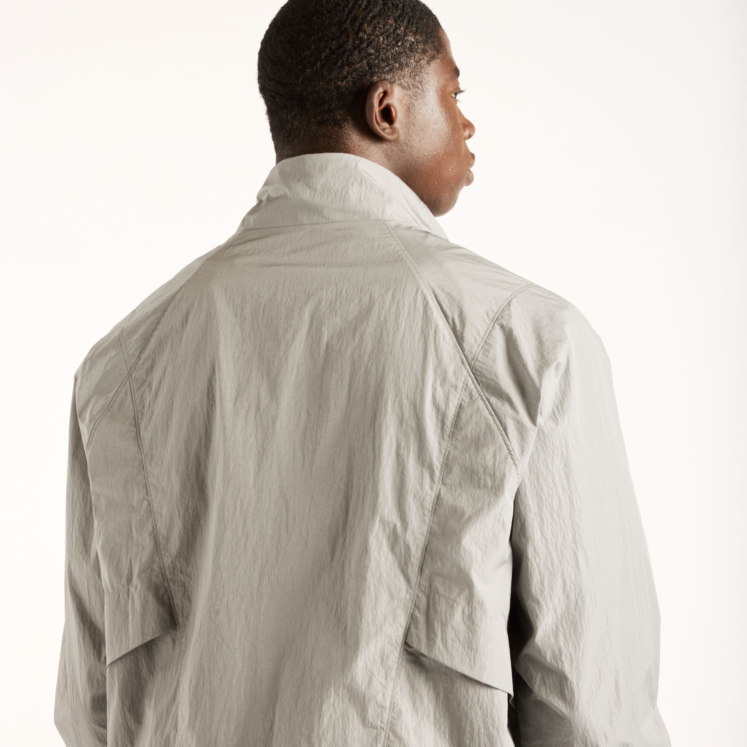 Nelson is wearing size M and is 5'4.5/164cm. Chest: 34.75"/88cm, Waist: 29"/74cm, Hips: 35.5"/90cm