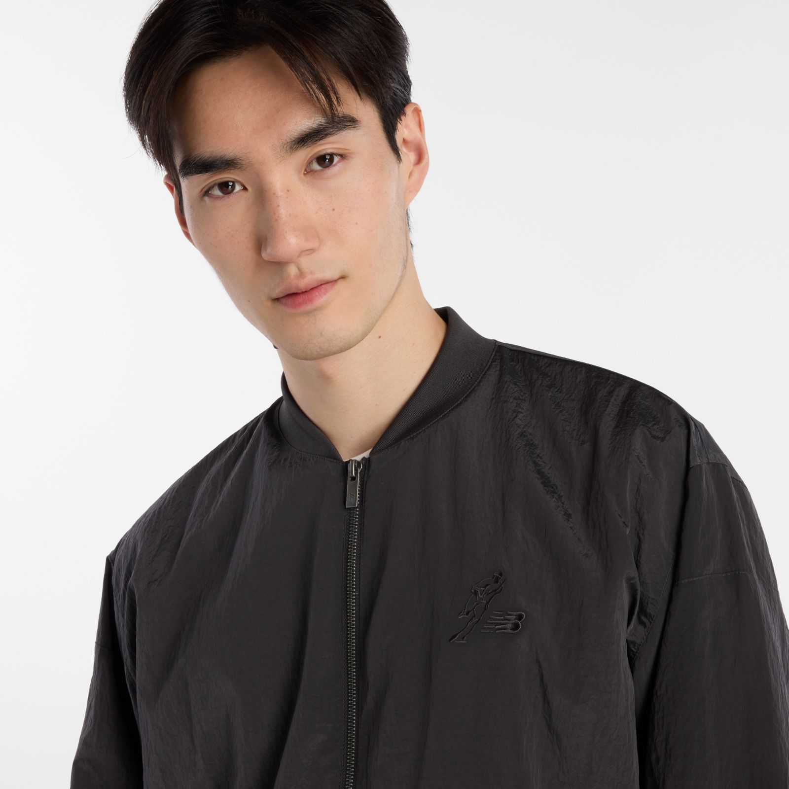 Мужские куртки New Balance Shohei Crinkle Nylon Jacket — фото 3