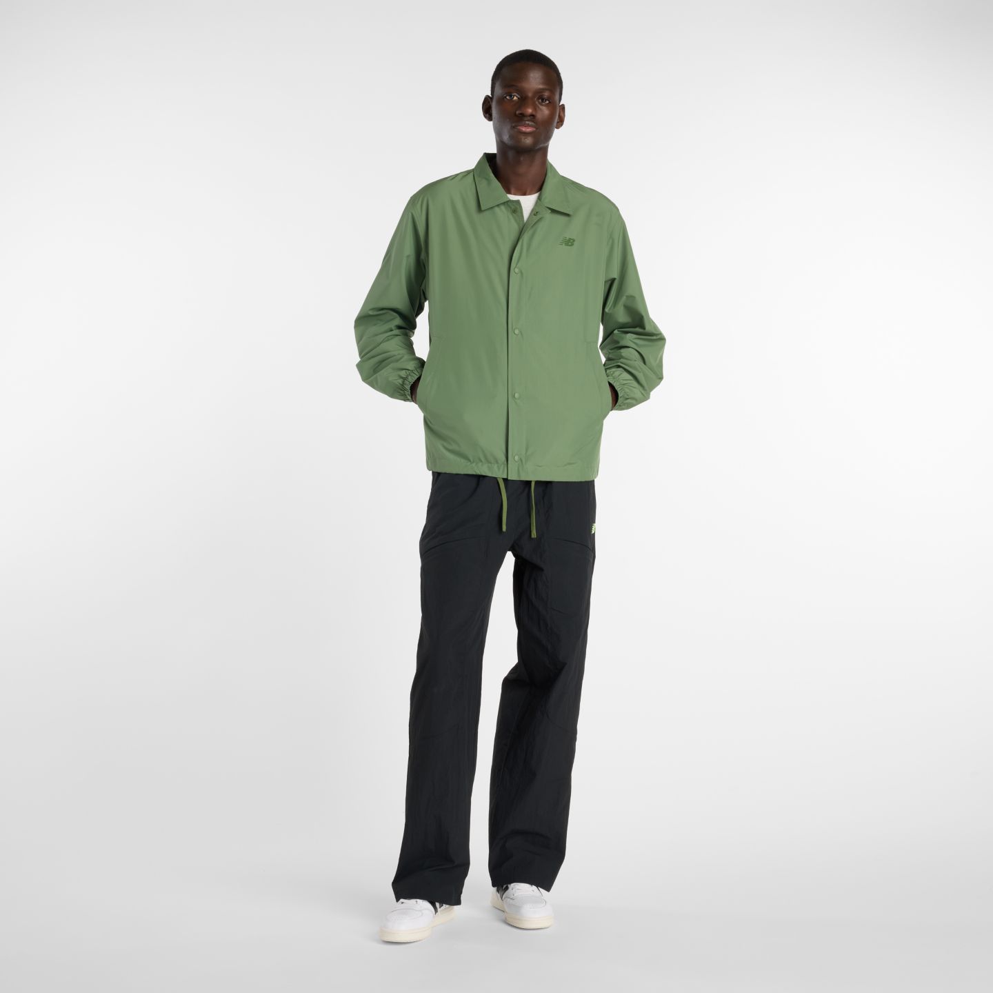 Мужская куртка New Balance Lightweight Coaches, цвет: Зелёный — фото 2