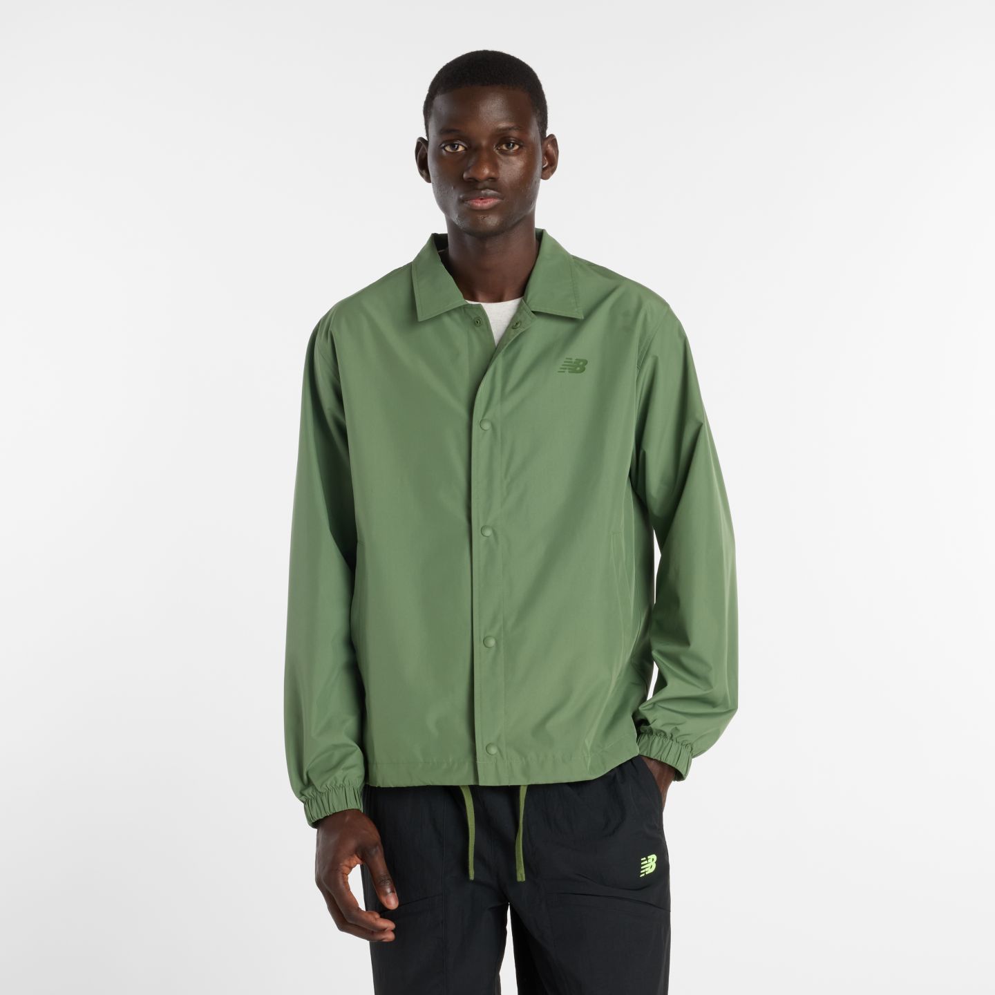 Мужская куртка New Balance Lightweight Coaches, цвет: Зелёный — фото 1