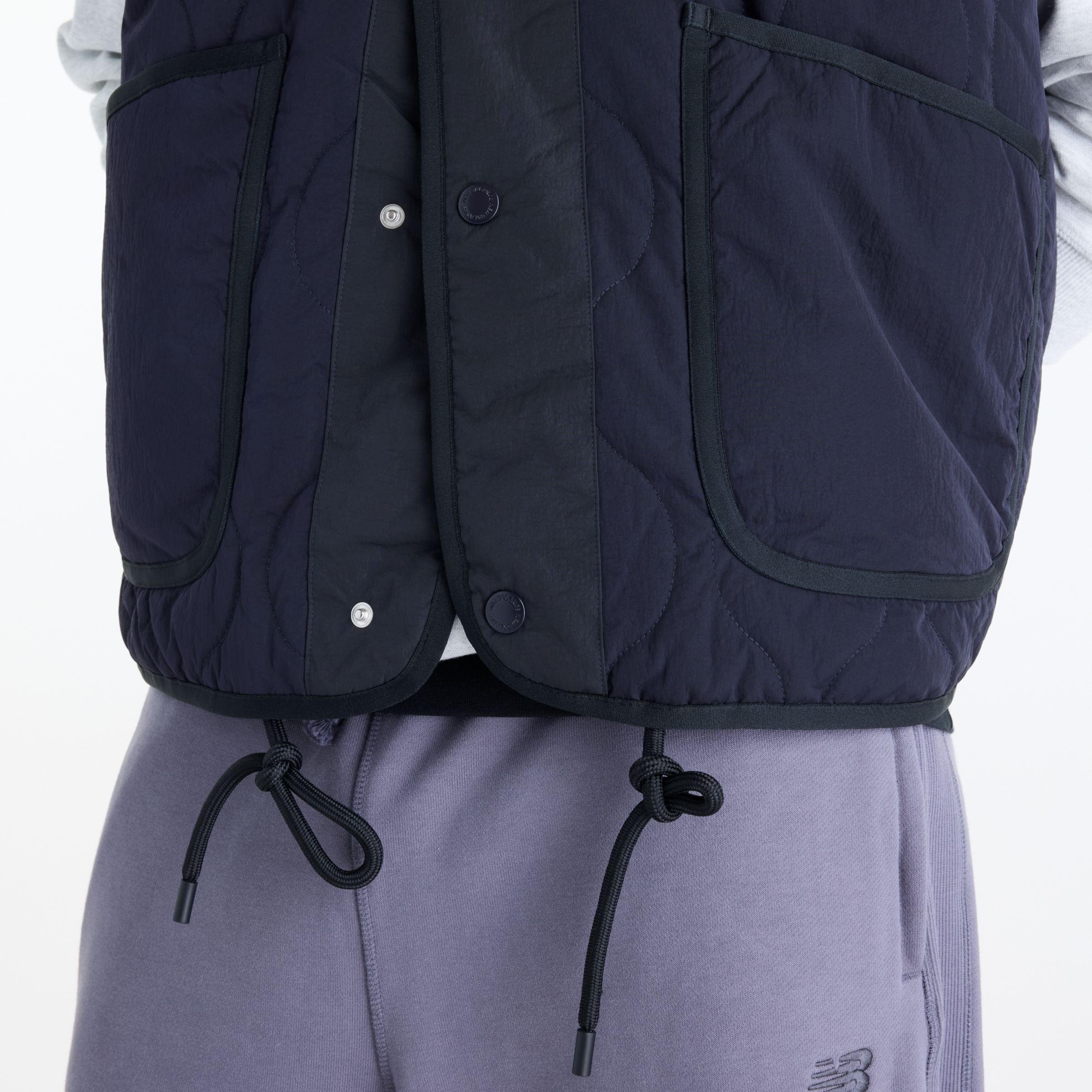 Tyliv is wearing size M and is 6'1"/186cm. Chest: 34.5"/88cm, Waist: 29"/74cm, Hips: 36.5"/93cm