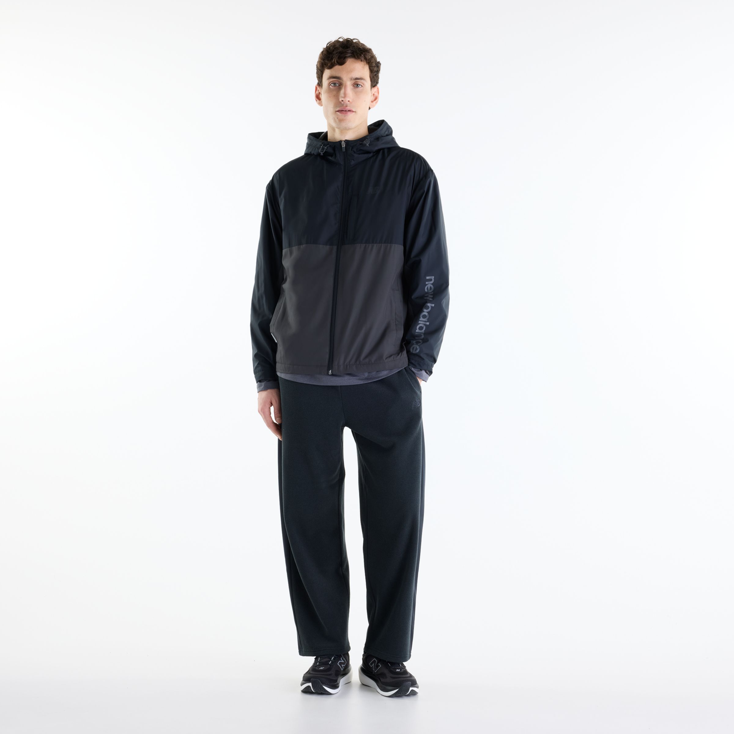 Ante is wearing size M and is 6'2"/187.96cm. Chest: 37.5"/95.25cm, Waist: 31"/78.74cm, Hips: 40.5"/102.87cm