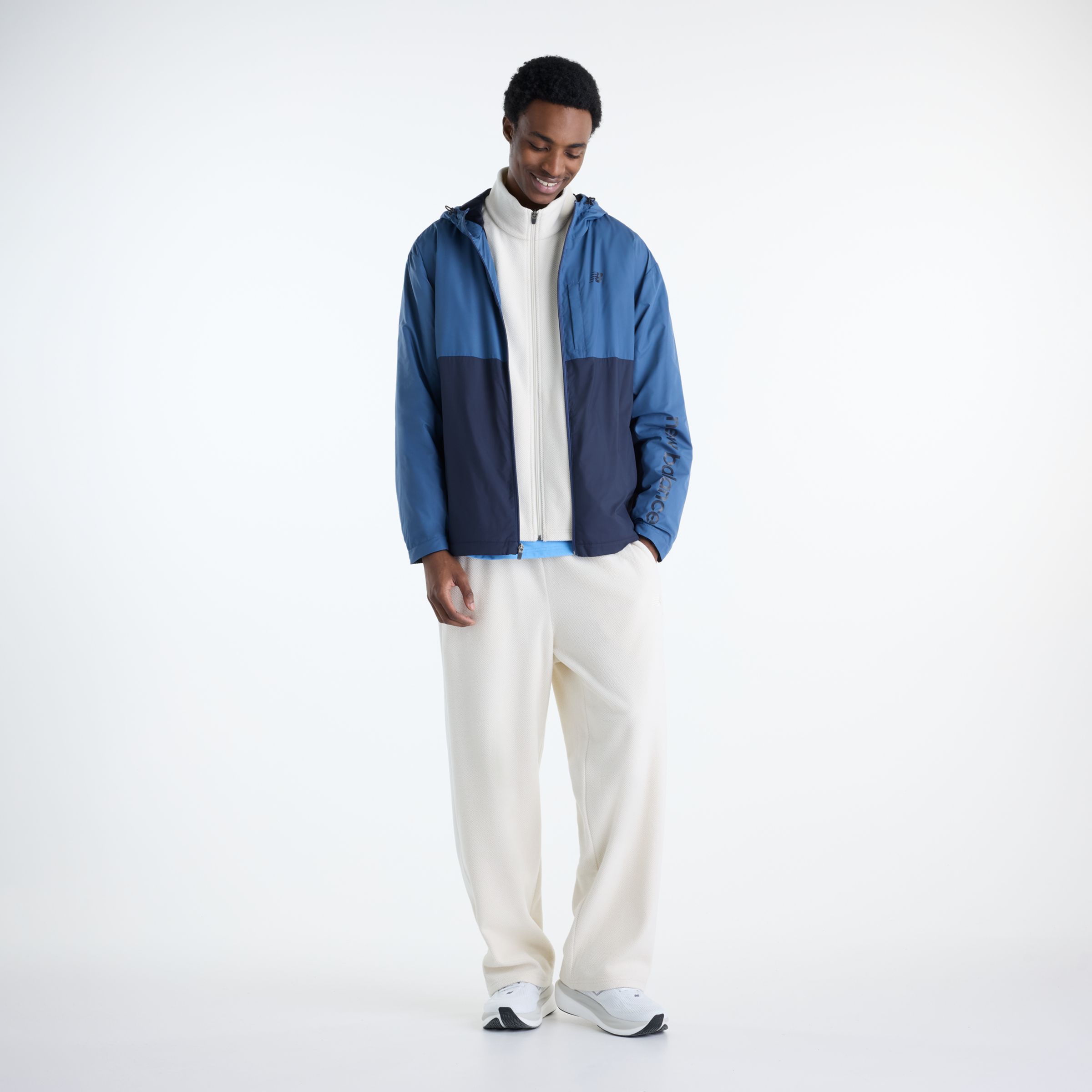 Javo is wearing size M and is 6'1"/188cm. Chest: 29.14"/74cm, Waist: 28"/71cm, Hips: 33.9"/86cm
