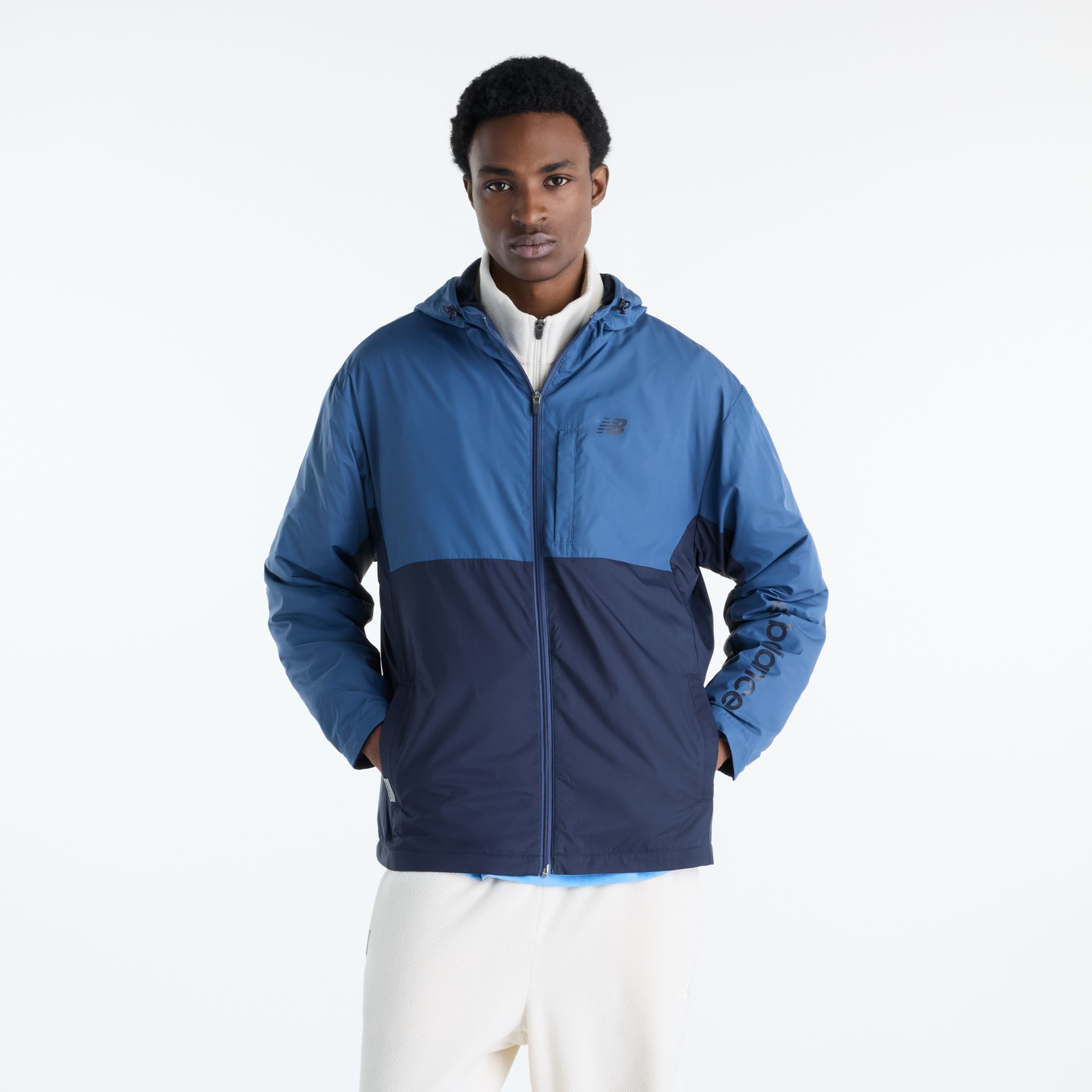 Javo is wearing size M and is 6'1"/188cm. Chest: 29.14"/74cm, Waist: 28"/71cm, Hips: 33.9"/86cm