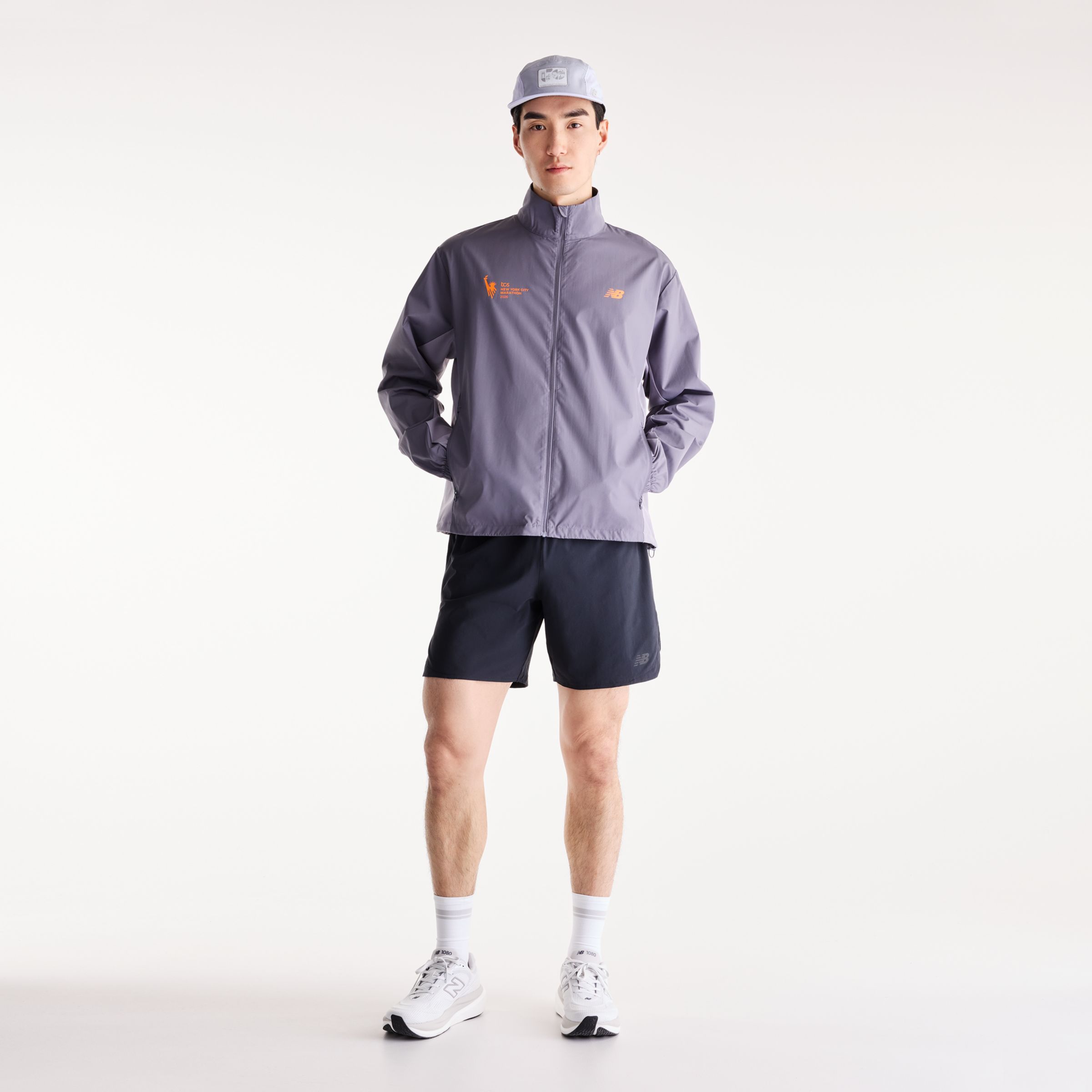 Derek is wearing size M and is 6'1"/187cm. Chest: 38"/96cm, Waist: 31"/79cm
