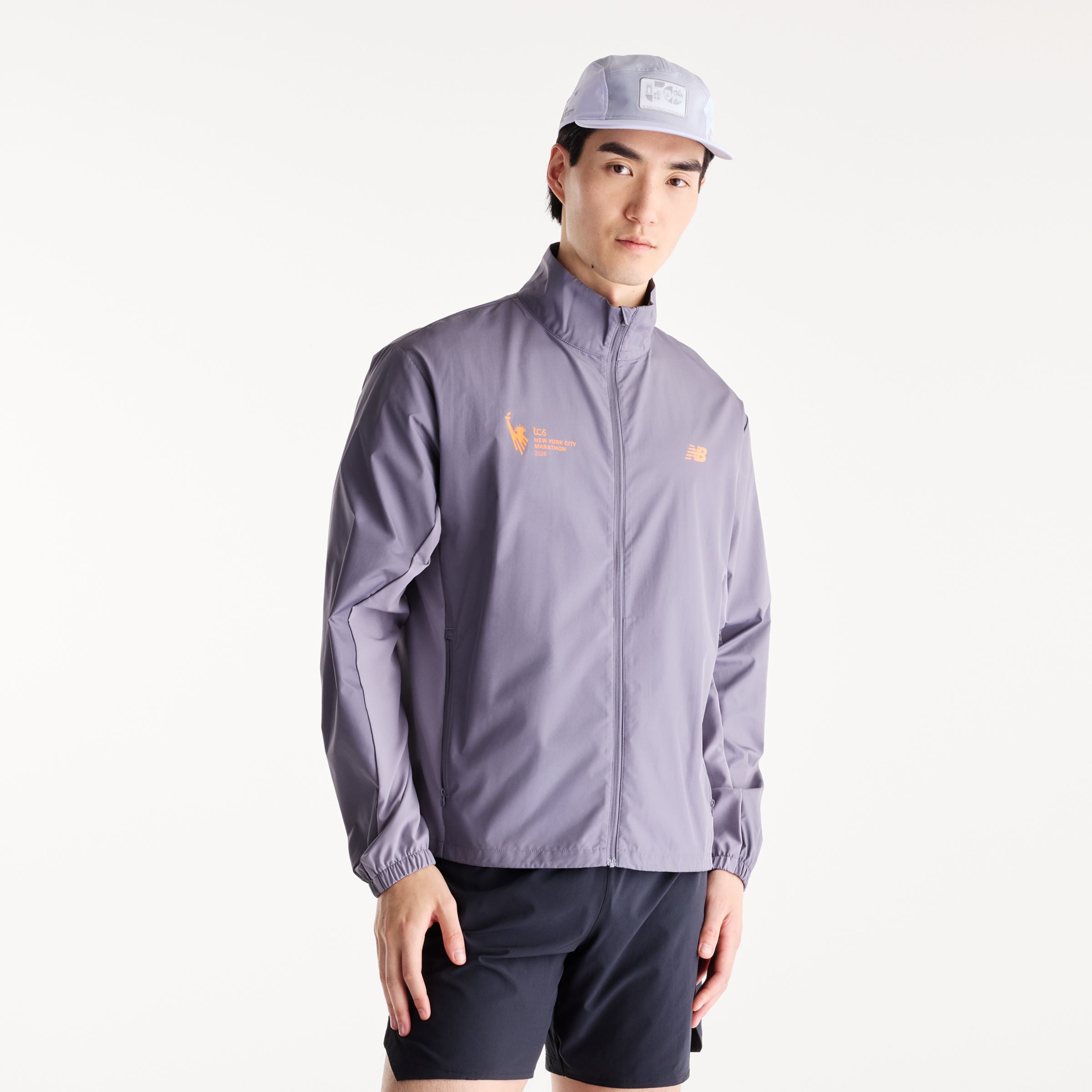 Derek is wearing size M and is 6'1"/187cm. Chest: 38"/96cm, Waist: 31"/79cm