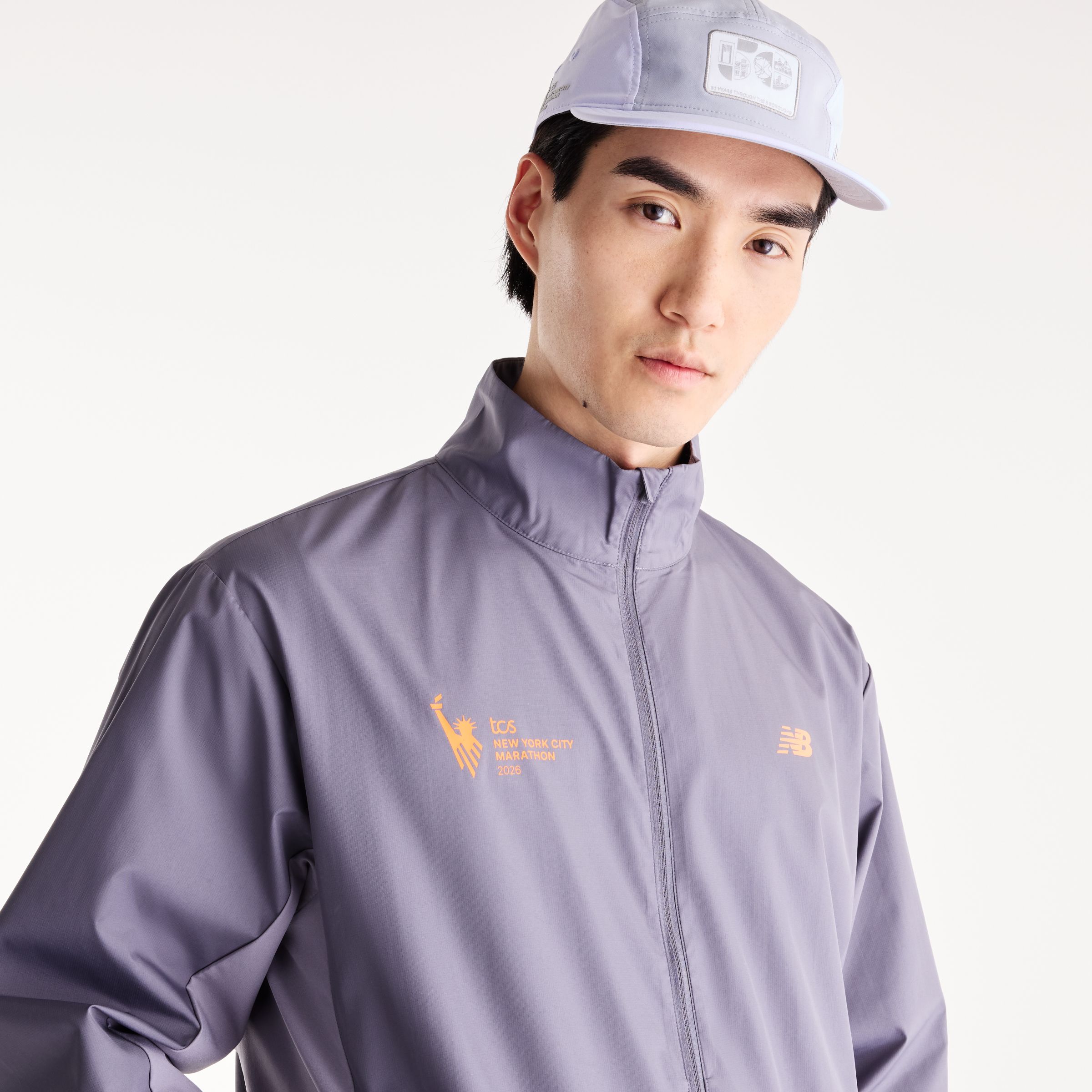 Derek is wearing size M and is 6'1"/187cm. Chest: 38"/96cm, Waist: 31"/79cm