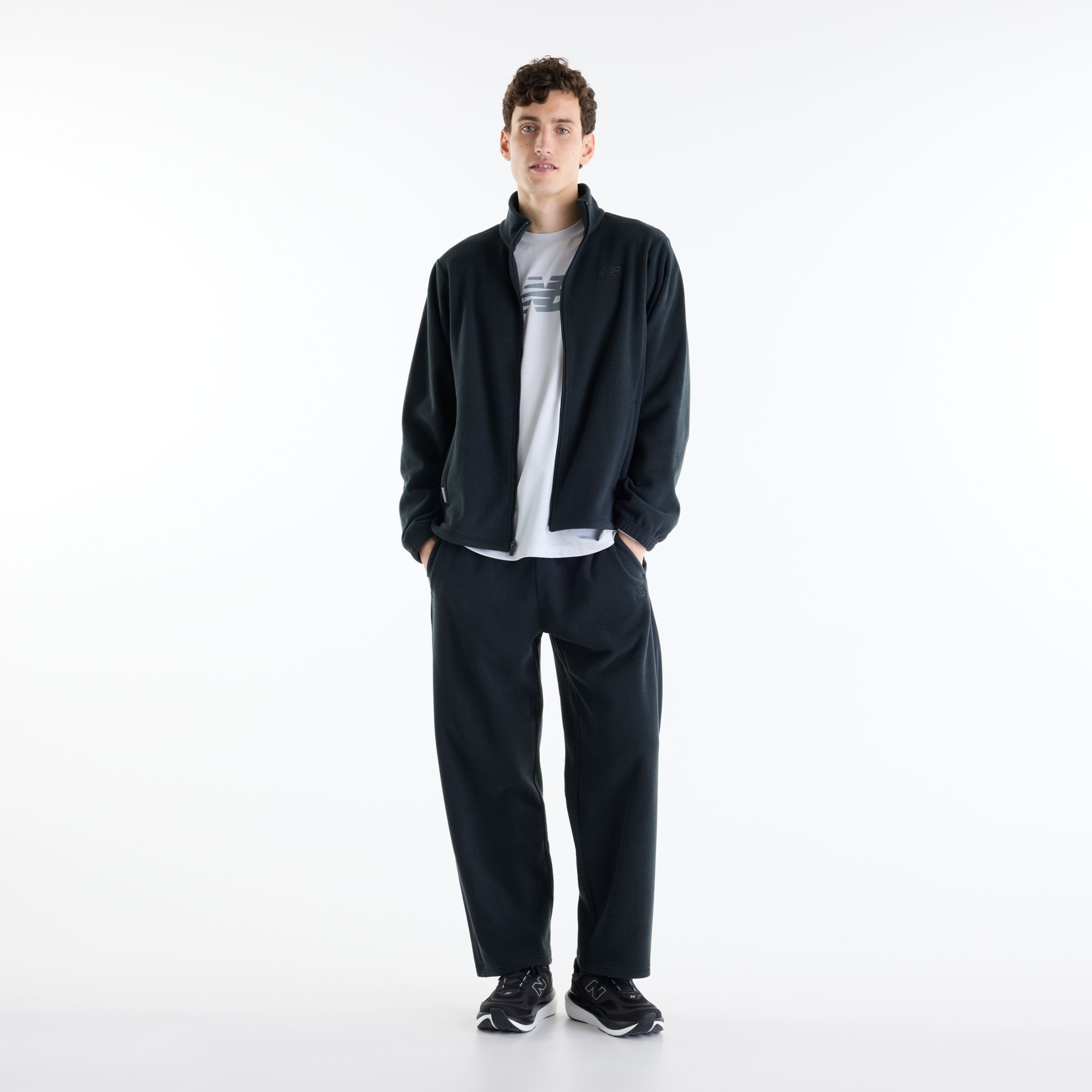 Ante is wearing size M and is 6'2"/187.96cm. Chest: 37.5"/95.25cm, Waist: 31"/78.74cm, Hips: 40.5"/102.87cm