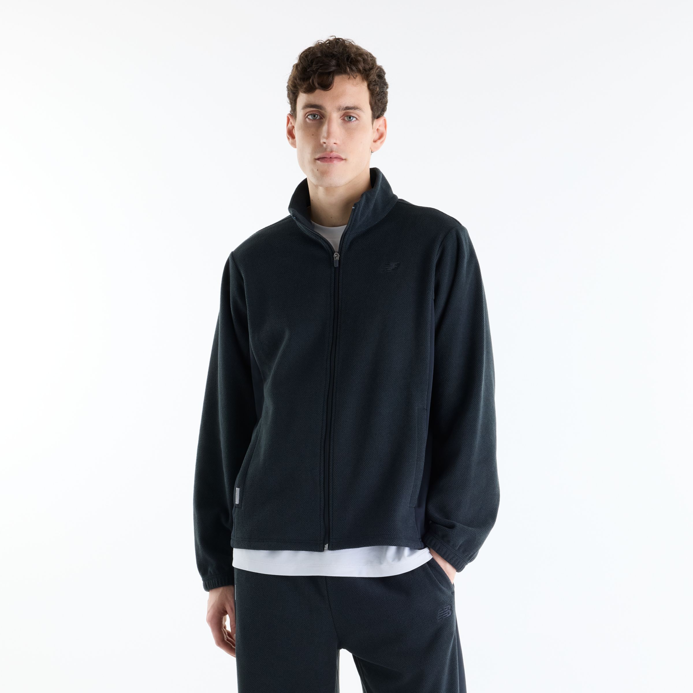 Ante is wearing size M and is 6'2"/187.96cm. Chest: 37.5"/95.25cm, Waist: 31"/78.74cm, Hips: 40.5"/102.87cm