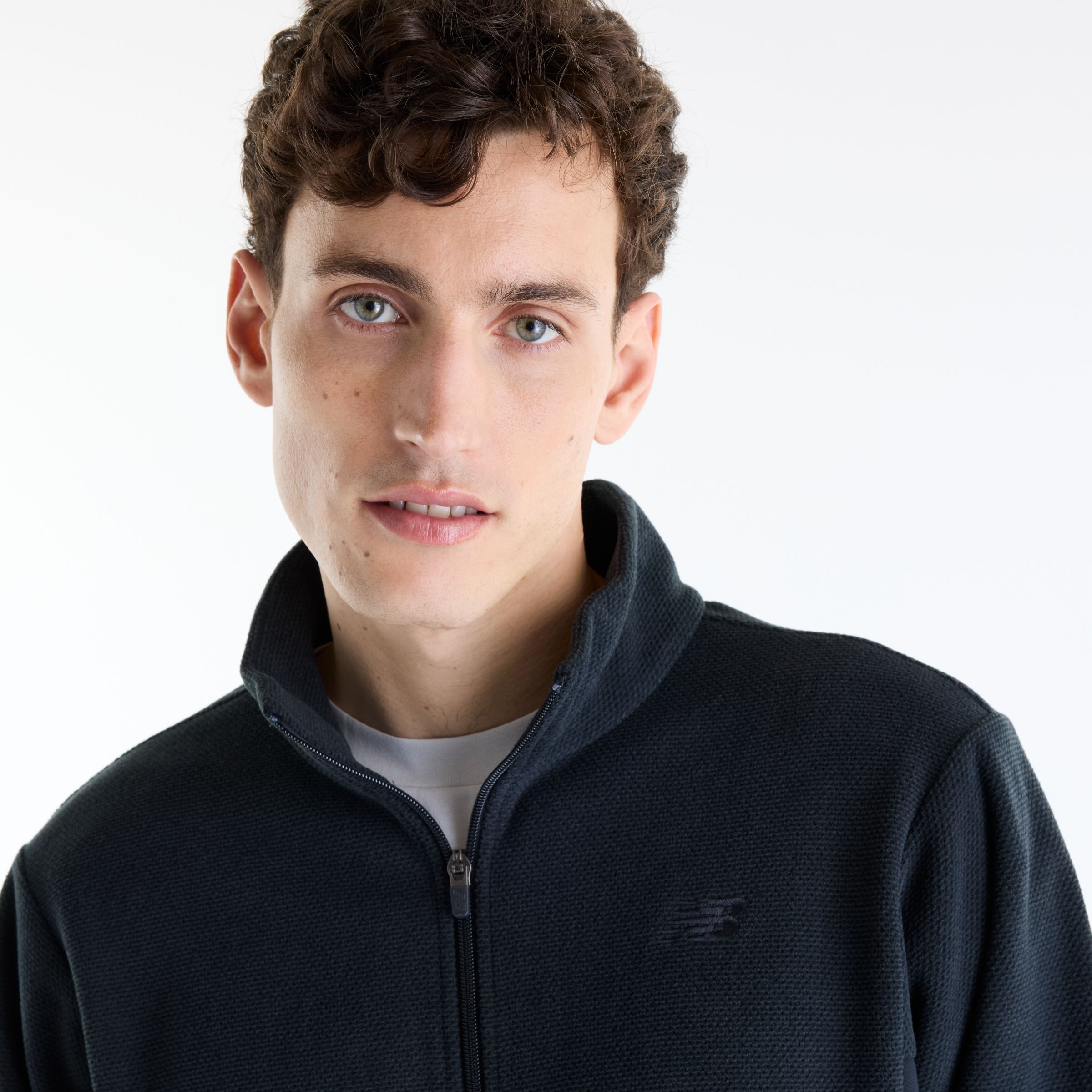 Ante is wearing size M and is 6'2"/187.96cm. Chest: 37.5"/95.25cm, Waist: 31"/78.74cm, Hips: 40.5"/102.87cm
