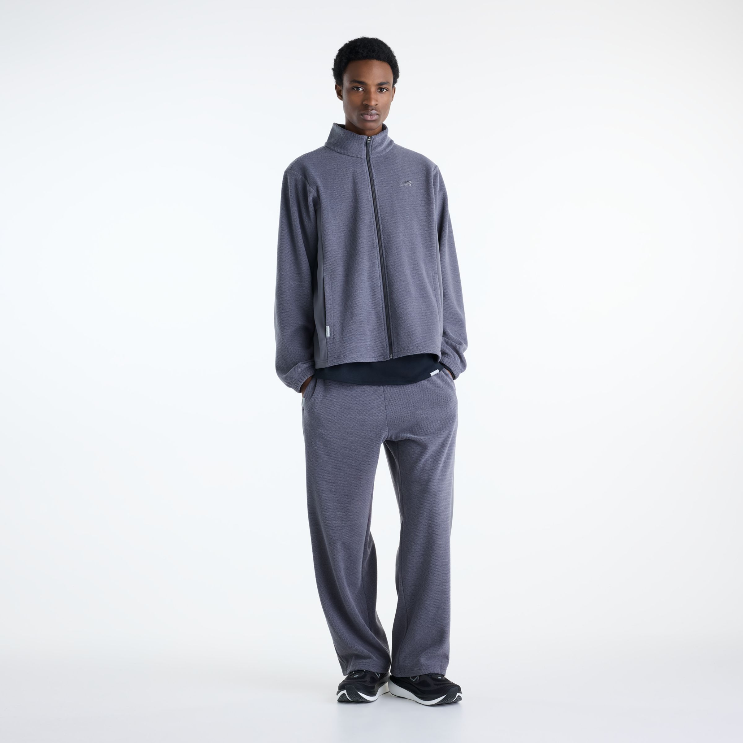 Javo is wearing size M and is 6'1"/188cm. Chest: 29.14"/74cm, Waist: 28"/71cm, Hips: 33.9"/86cm