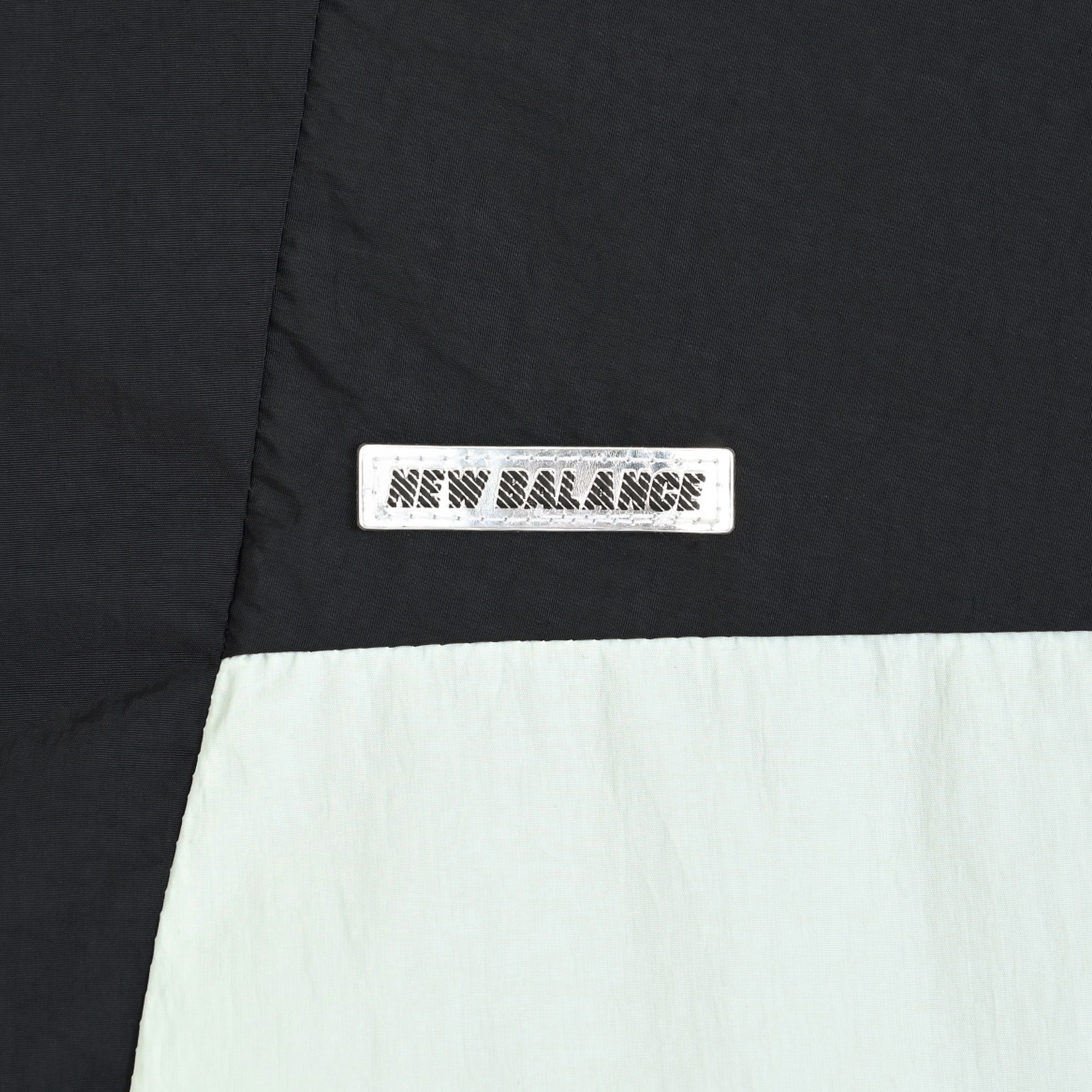 New Balance Black Out ウインドジャケット（裏メッシュ）, MJ62B1DTSRV