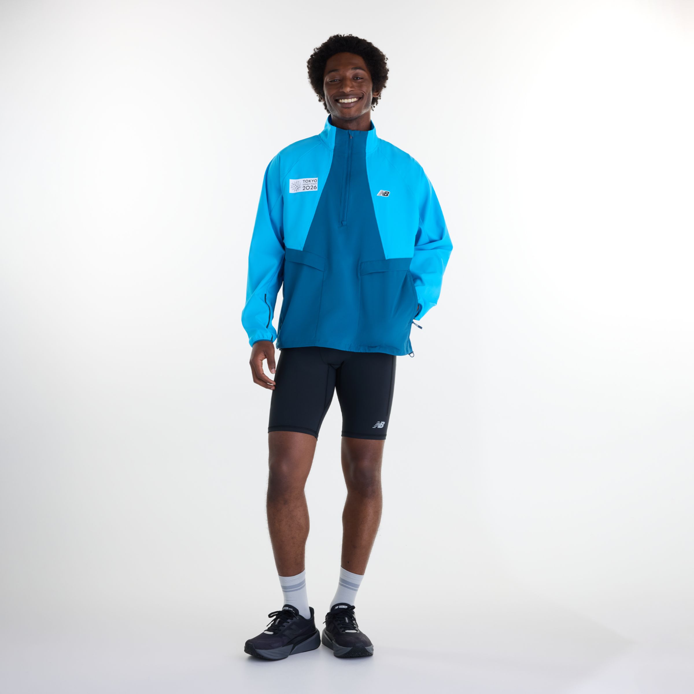 Tyliv is wearing size M and is 6'1"/186cm. Chest: 34.5"/88cm, Waist: 29"/74cm, Hips: 36.5"/93cm