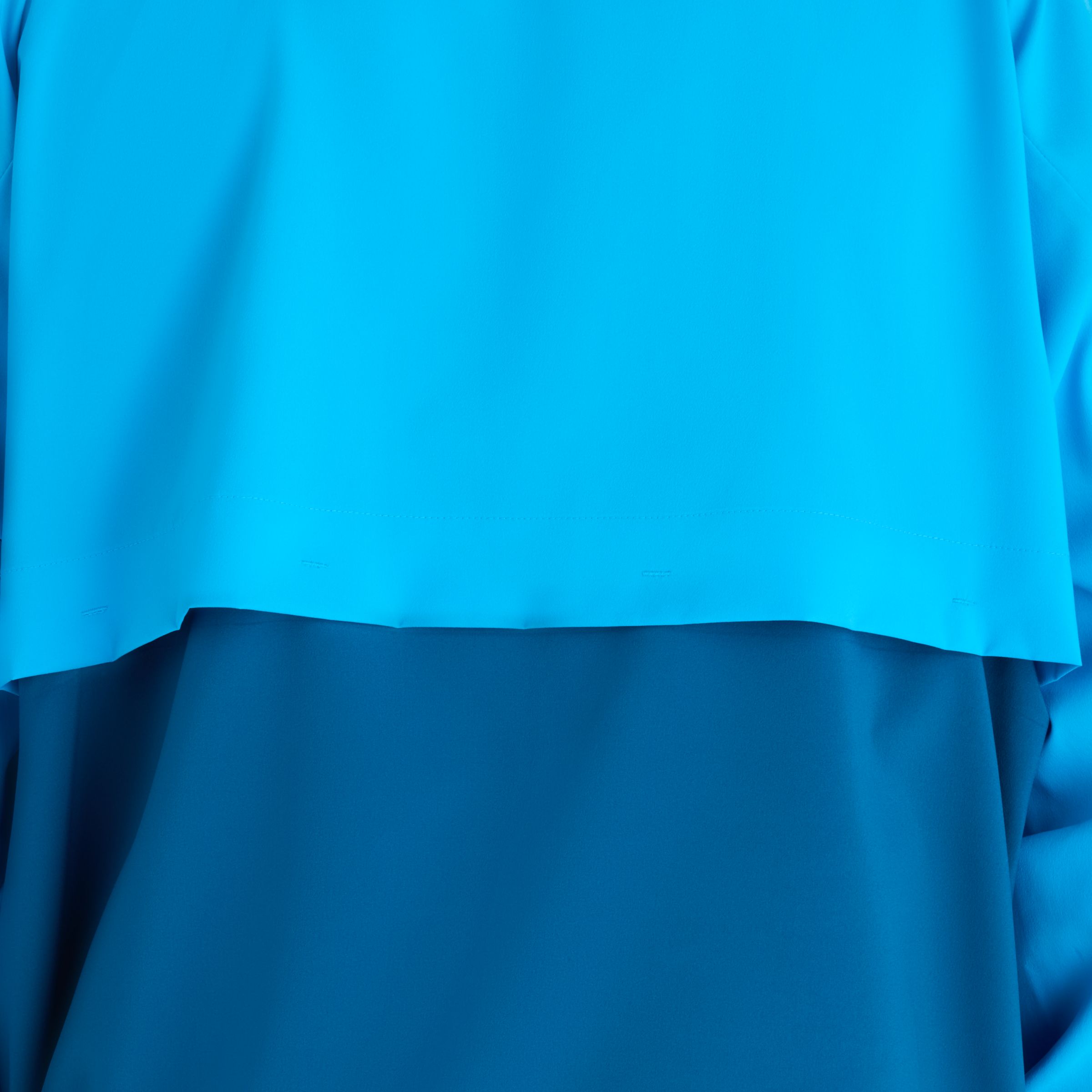Tyliv is wearing size M and is 6'1"/186cm. Chest: 34.5"/88cm, Waist: 29"/74cm, Hips: 36.5"/93cm