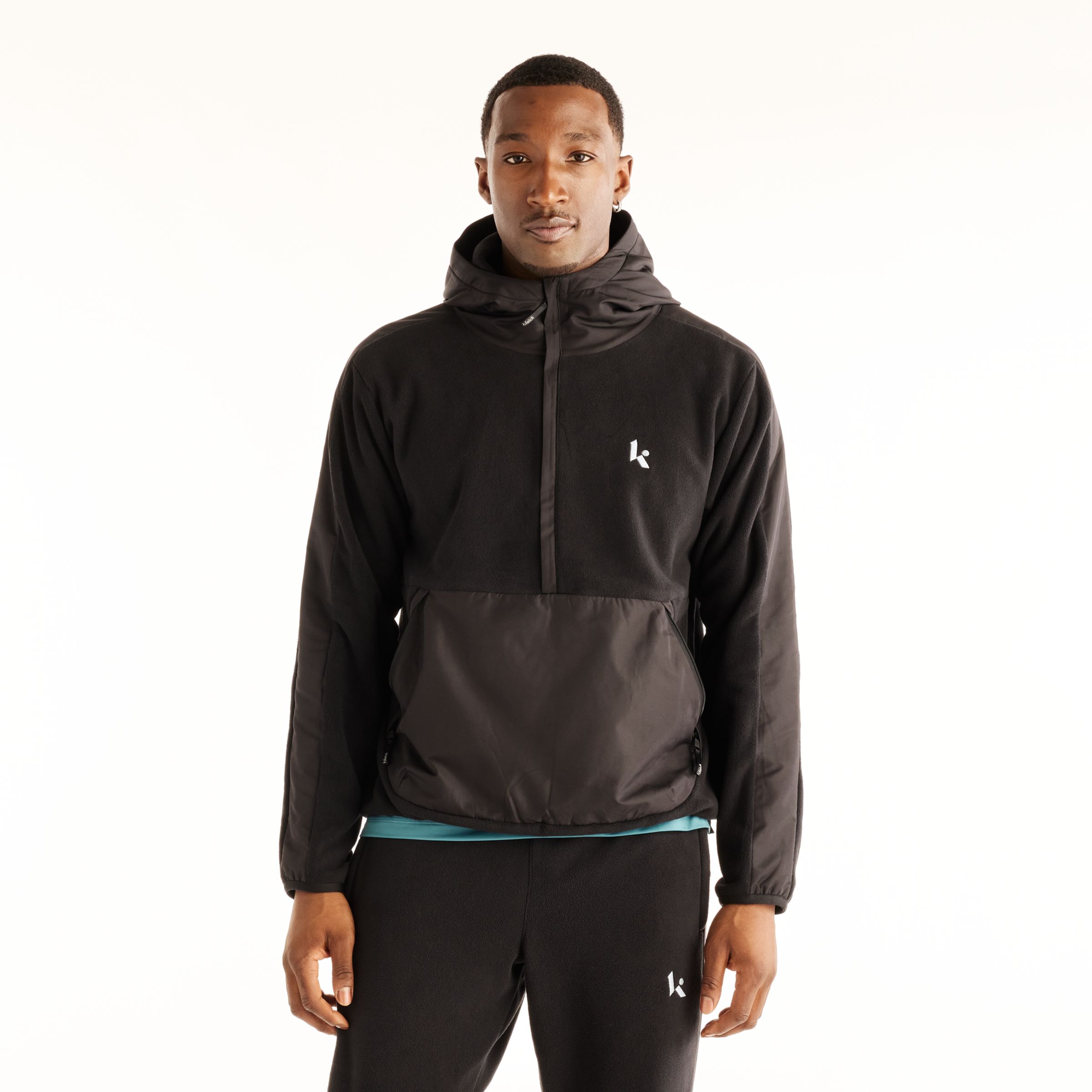 Greg is wearing size M and is 74"/188cm. Chest: 42"/107cm, Waist: 32"/81cm
