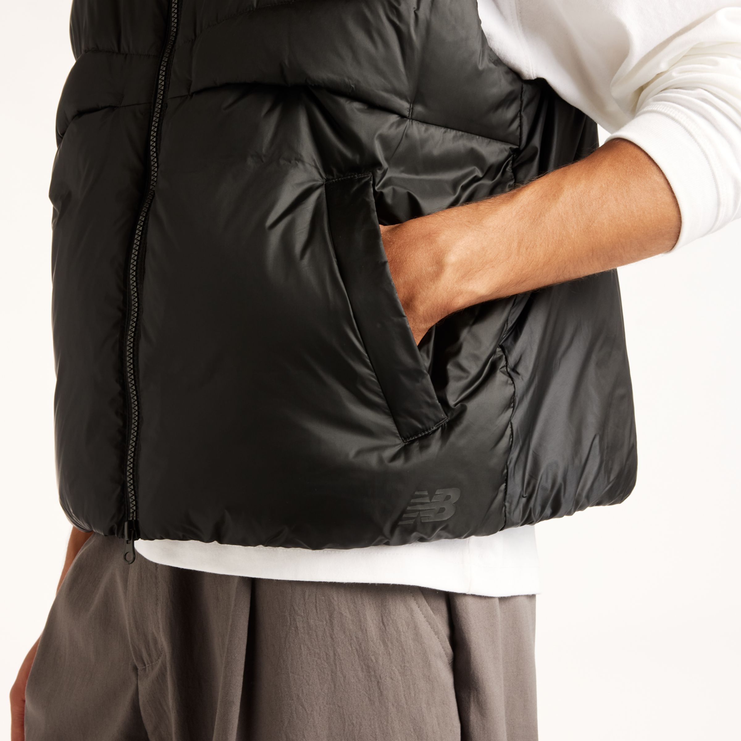 Djairo is wearing size M and is 6'0.5"/184cm. Chest: 37.25"/95cm, Waist: 29.5"/75cm, Hips: 37"/94cm