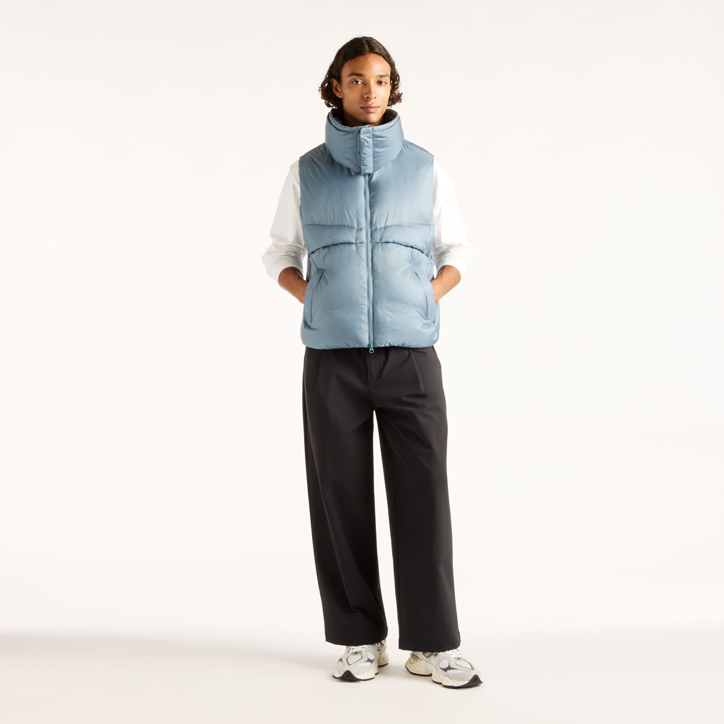 Djairo is wearing size M and is 6'0.5"/184cm. Chest: 37.25"/95cm, Waist: 29.5"/75cm, Hips: 37"/94cm