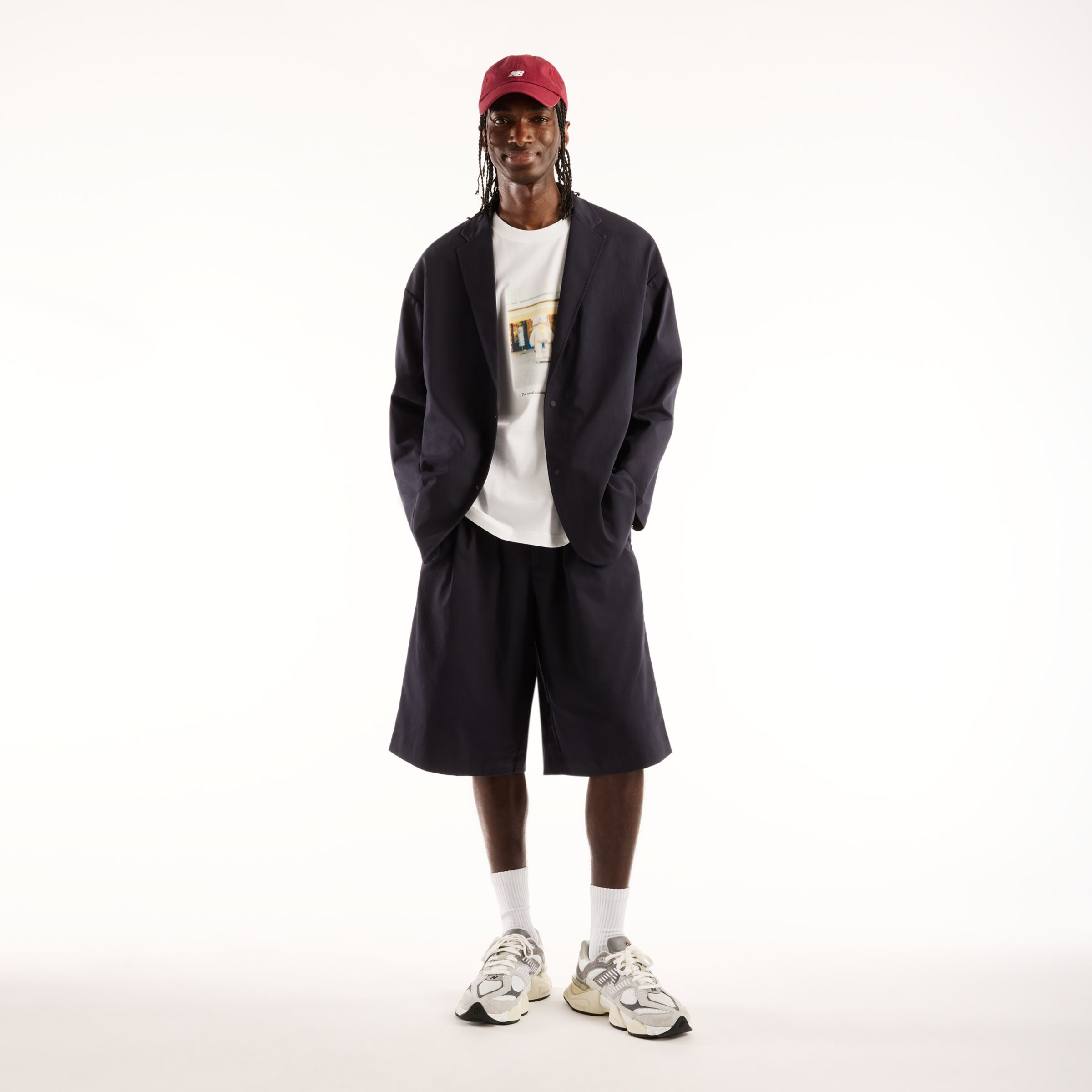 Khalifa is wearing size M and is 6'1"/185cm. Chest: 35"/89cm, Waist: 30"/76cm, Hips: 38"/96cm