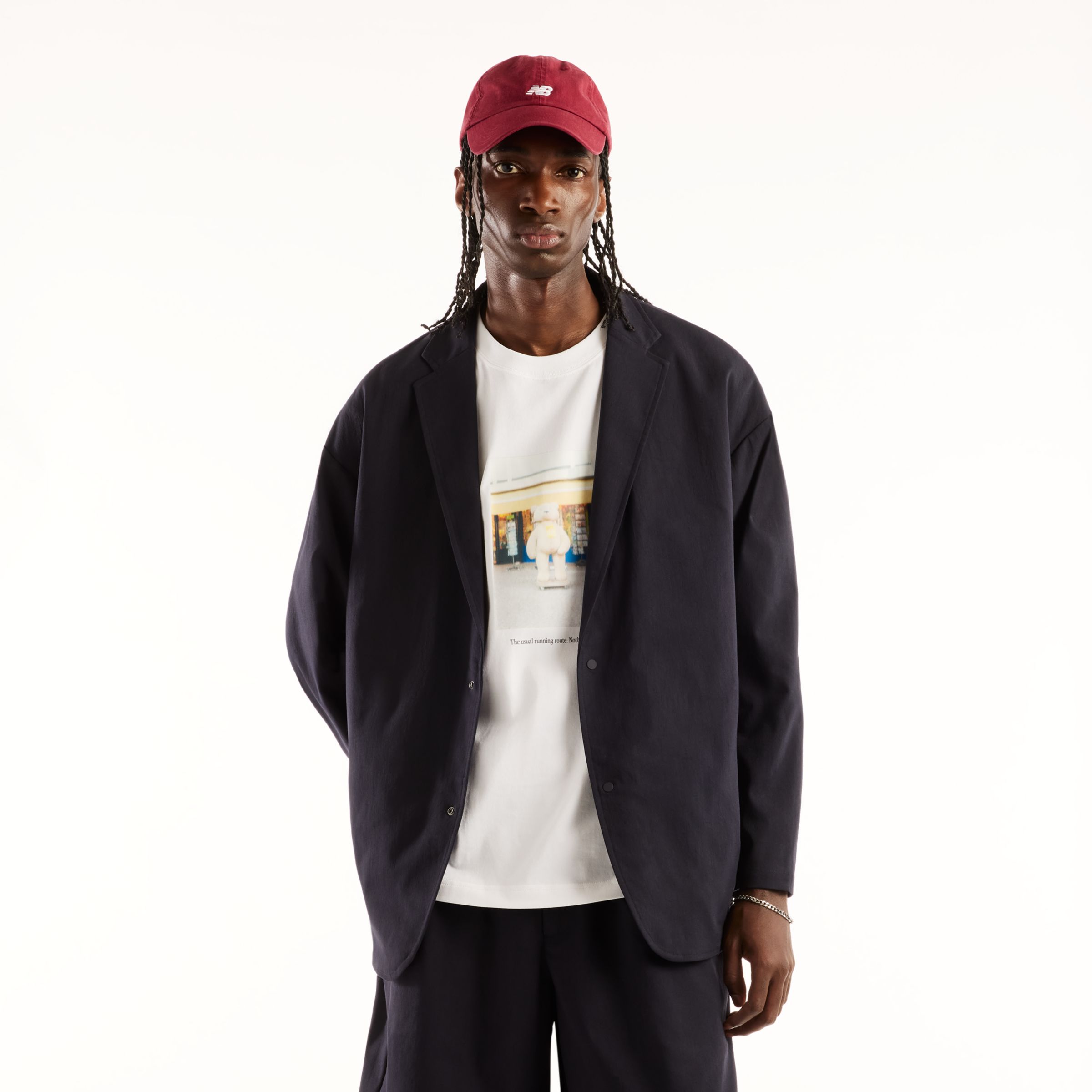 Khalifa is wearing size M and is 6'1"/185cm. Chest: 35"/89cm, Waist: 30"/76cm, Hips: 38"/96cm