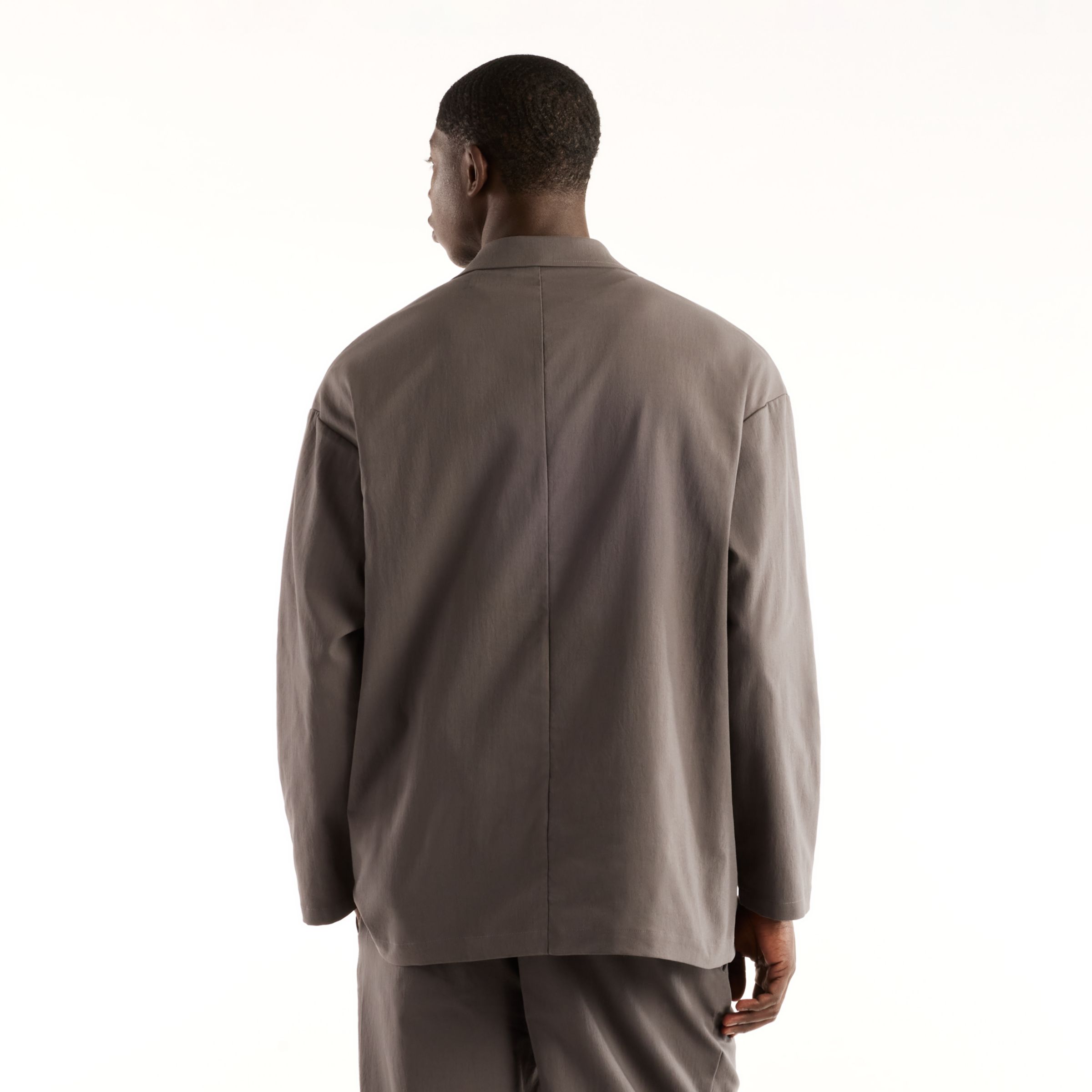Nelson 穿著尺碼 M, 身高 5'4.5"/164cm 公分. 胸圍 : 34.75"/88cm, 腰圍 : 29"/74cm, 臀圍 : 35.5"/90cm