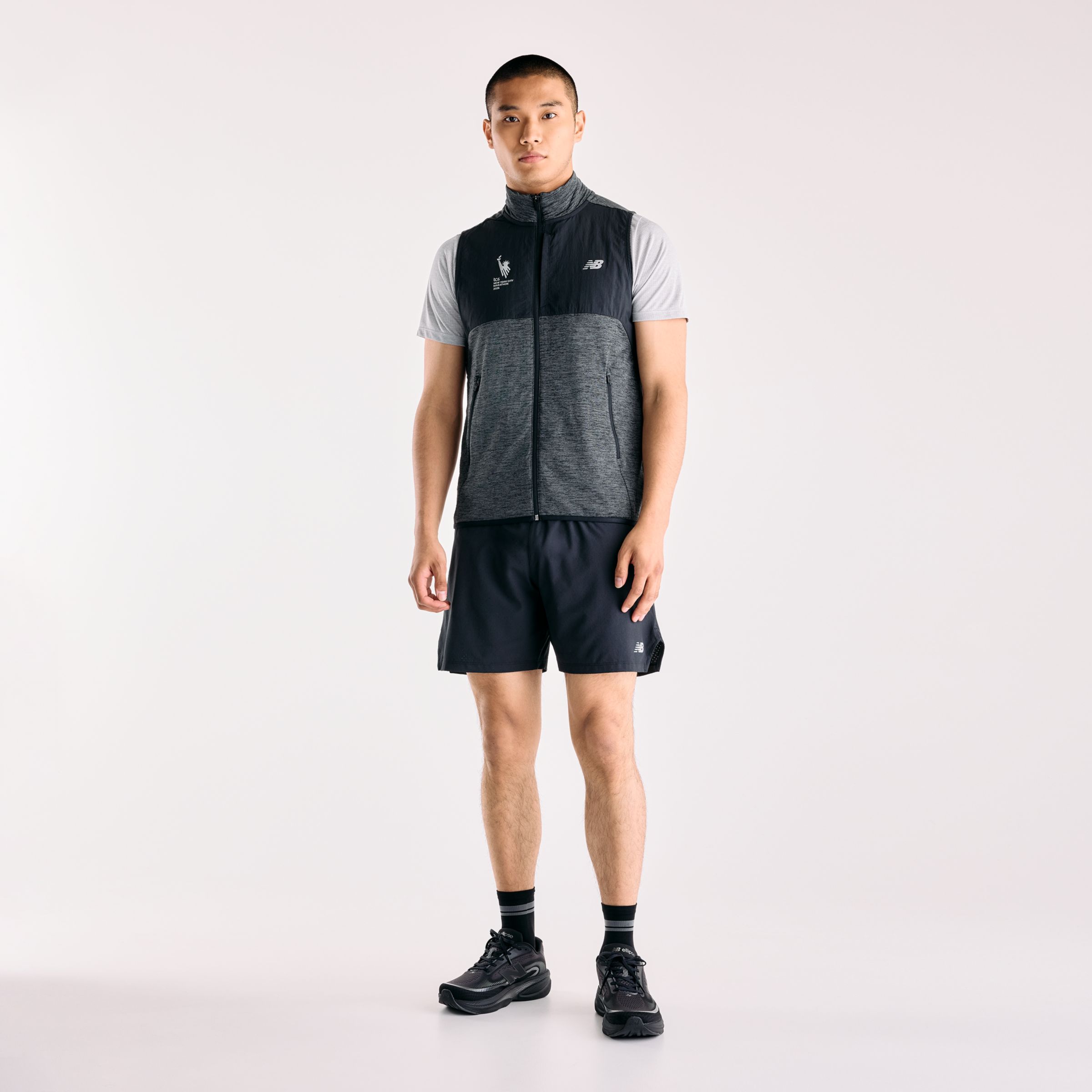 Ngawang is wearing size M and is 6'1"/185 cm. Chest: 38"/96.5 cm, Waist: 31"/78.7 cm