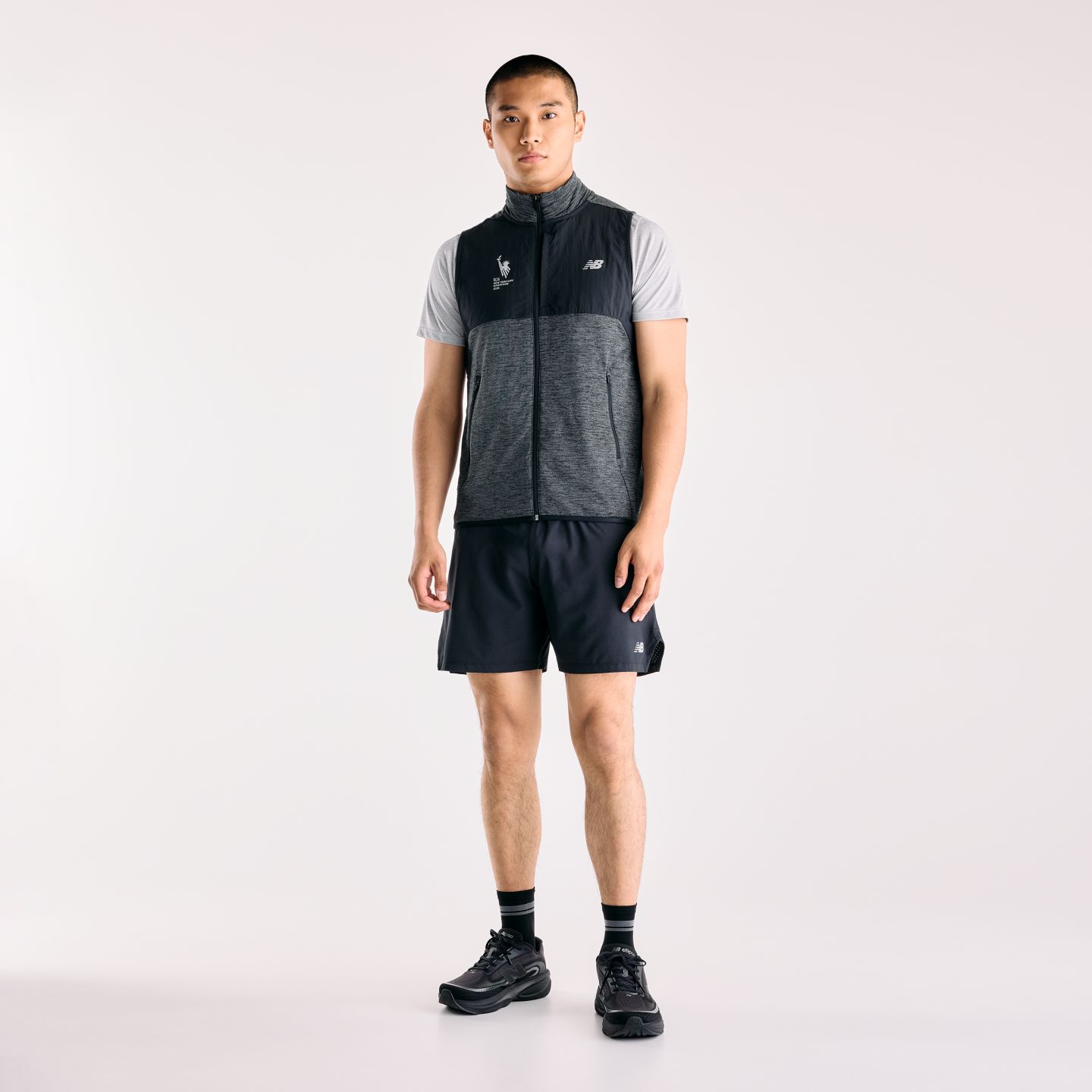 Мужской жилет New Balance NYC Marathon Heat Grid, цвет: Чёрный — фото 2