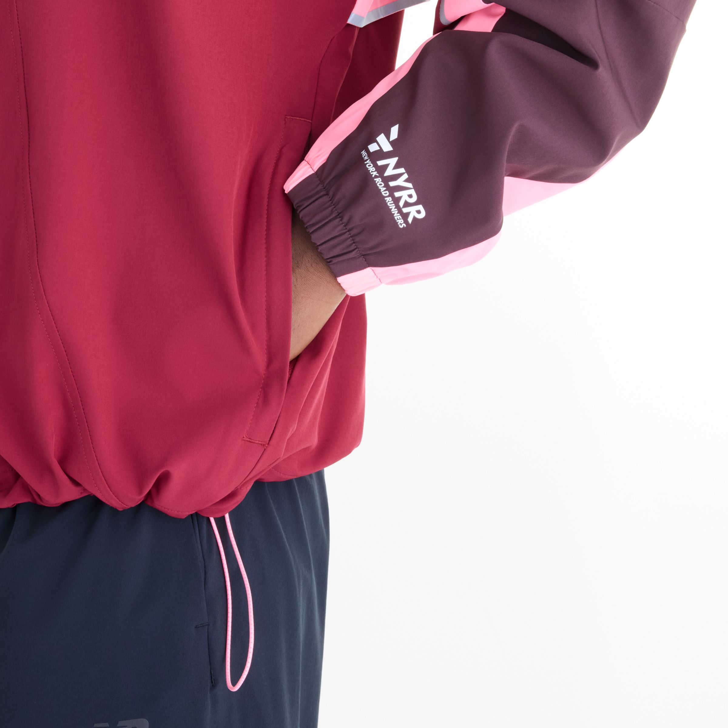 Tyliv is wearing size M and is 6'1"/186cm. Chest: 34.5"/88cm, Waist: 29"/74cm, Hips: 36.5"/93cm