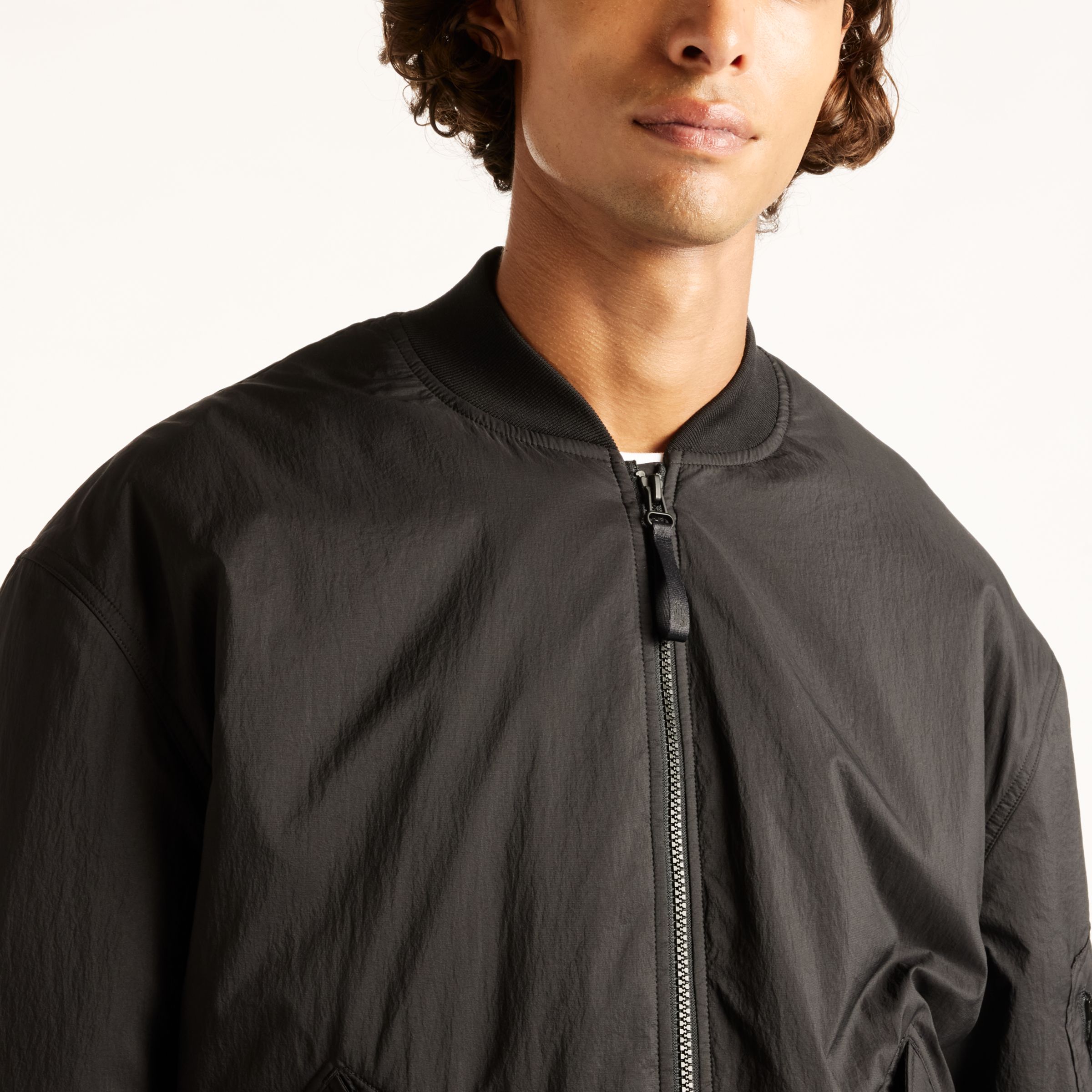Djairo is wearing size M and is 6'0.5"/184cm. Chest: 37.25"/95cm, Waist: 29.5"/75cm, Hips: 37"/94cm