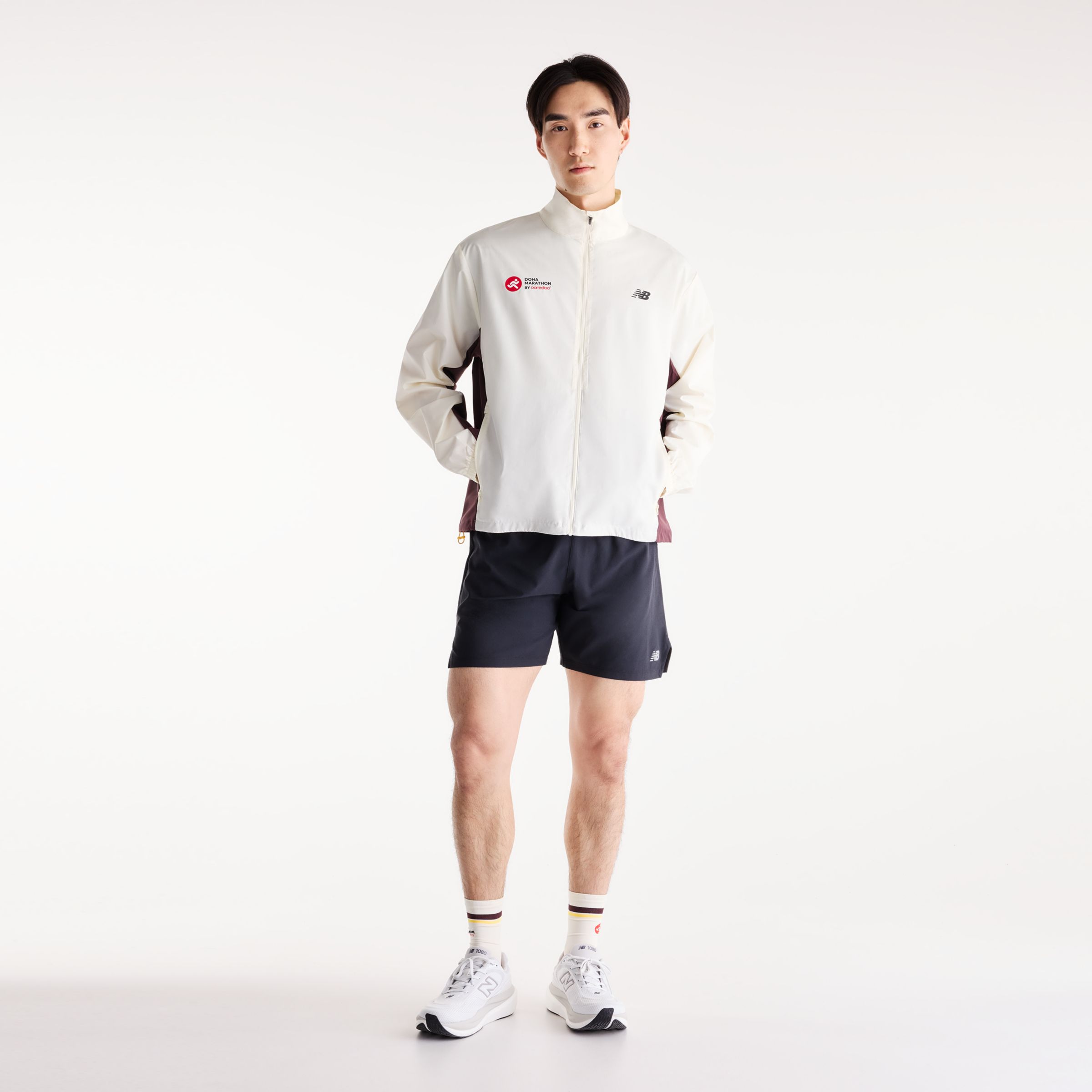 Derek is wearing size M and is 6'1"/187cm. Chest: 38R/96cm, Waist: 31"/79cm