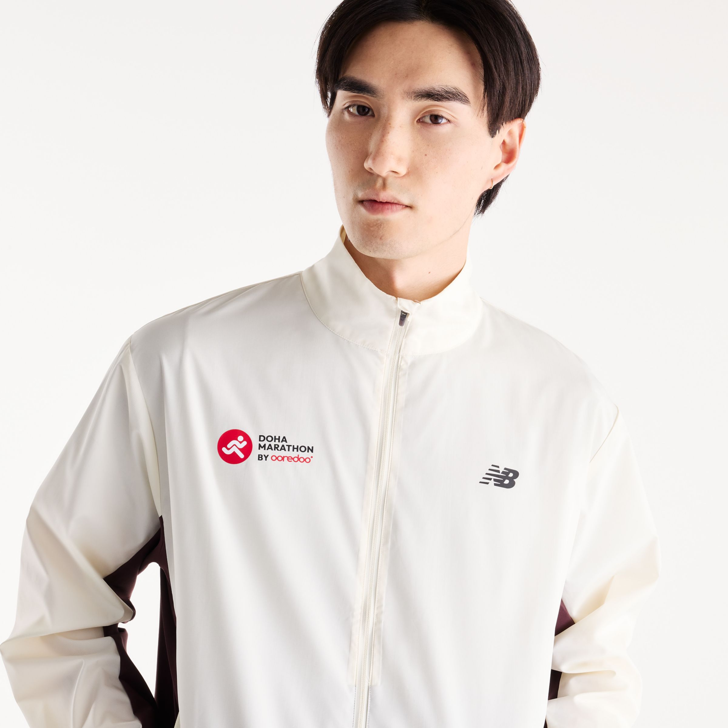 Derek is wearing size M and is 6'1"/187cm. Chest: 38R/96cm, Waist: 31"/79cm