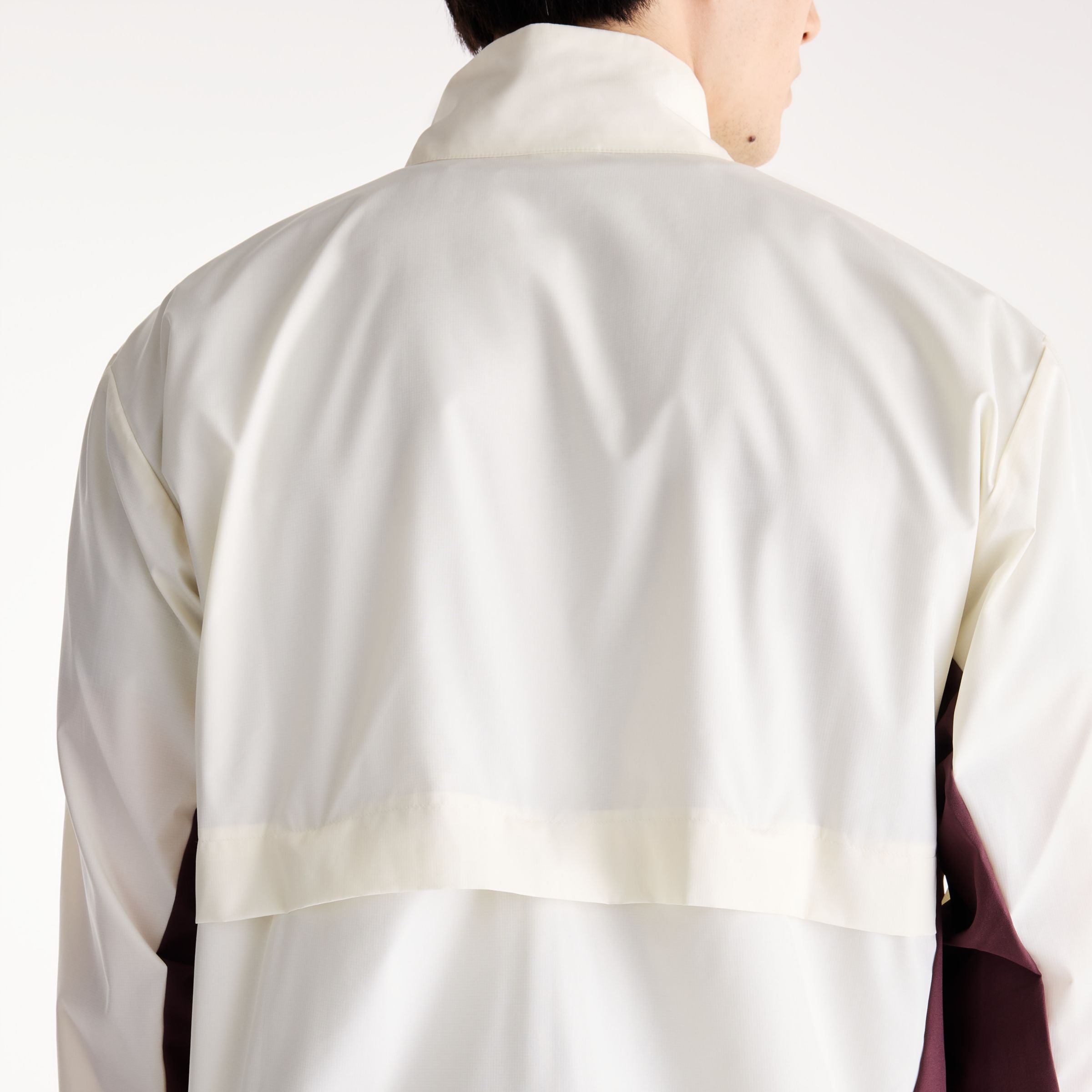 Derek is wearing size M and is 6'1"/187cm. Chest: 38R/96cm, Waist: 31"/79cm