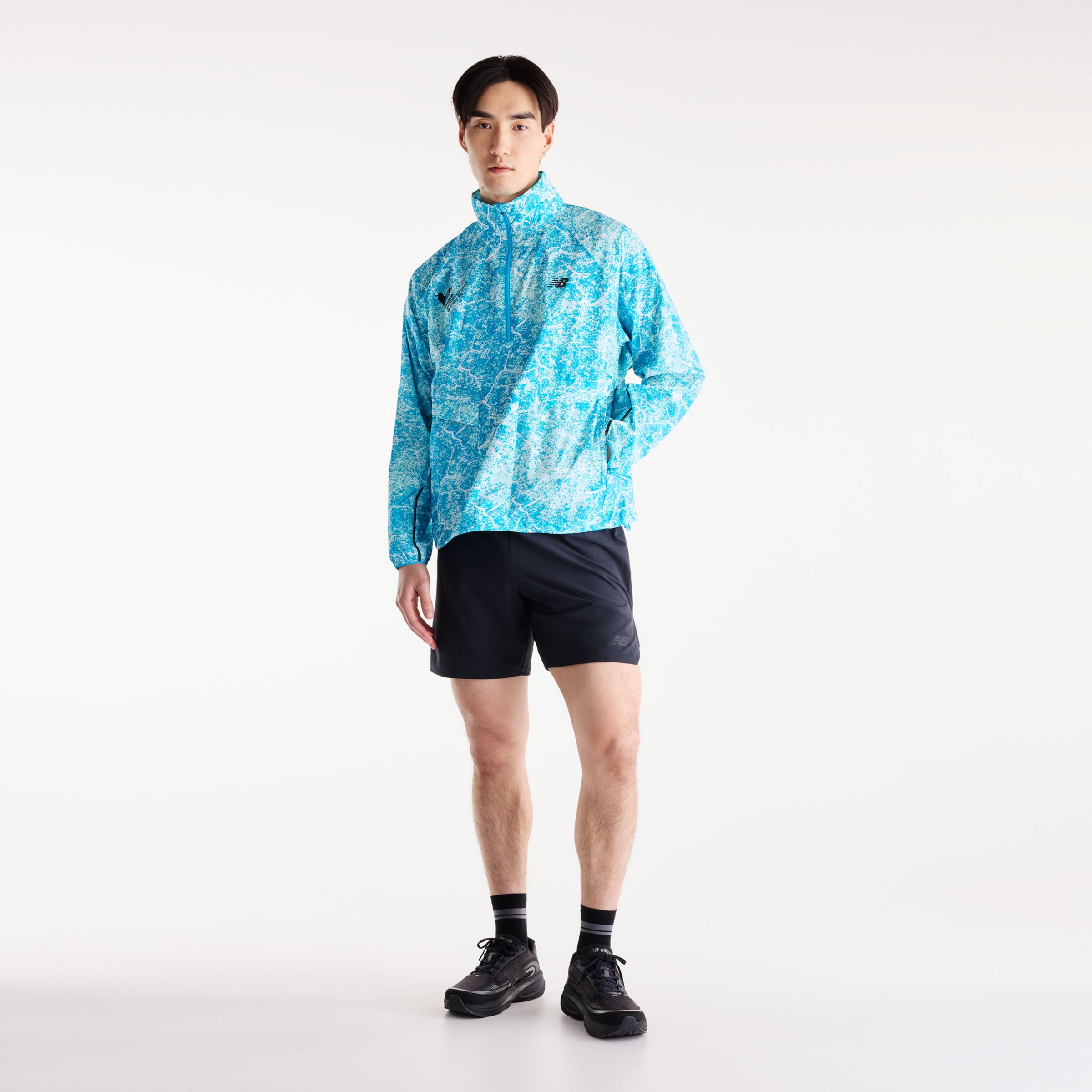 Derek is wearing size M and is 6'1"/187cm. Chest: 38R/96cm, Waist: 31"/79cm