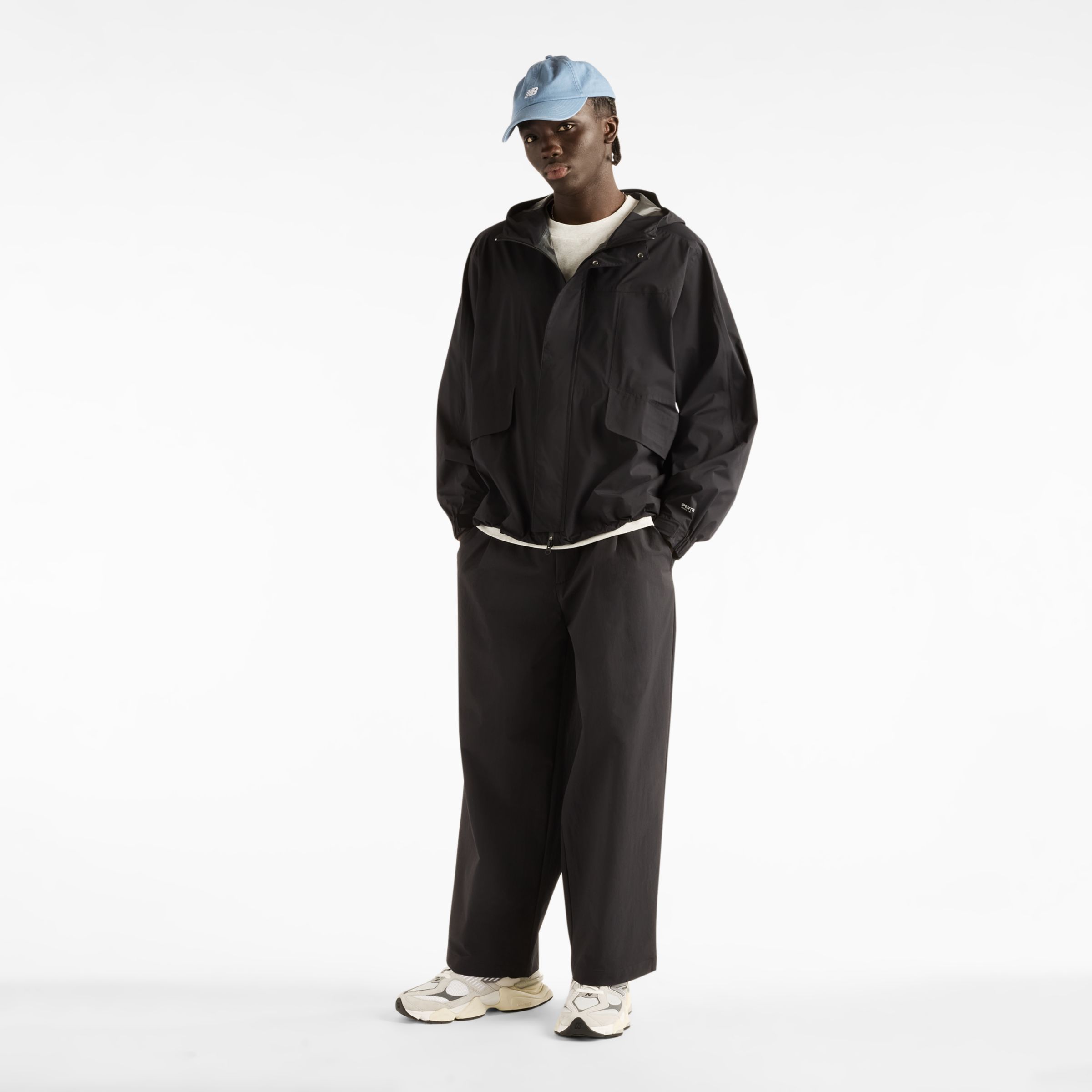 Fall is wearing size M and is 6'/183cm. Chest: 33.5"/85cm, Waist: 26.75"/68cm, Hips: 35"/89cm