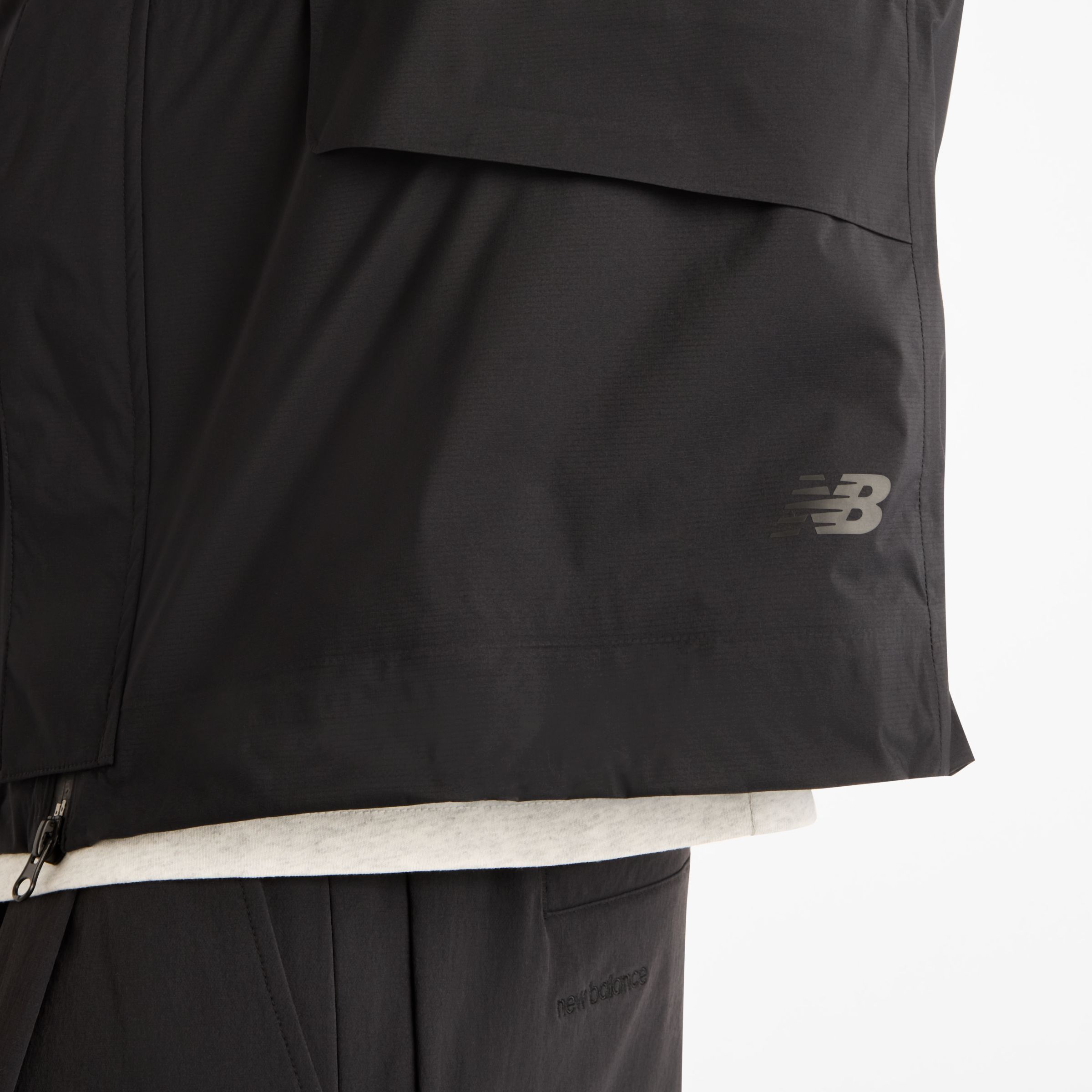 Fall is wearing size M and is 6'/183cm. Chest: 33.5"/85cm, Waist: 26.75"/68cm, Hips: 35"/89cm
