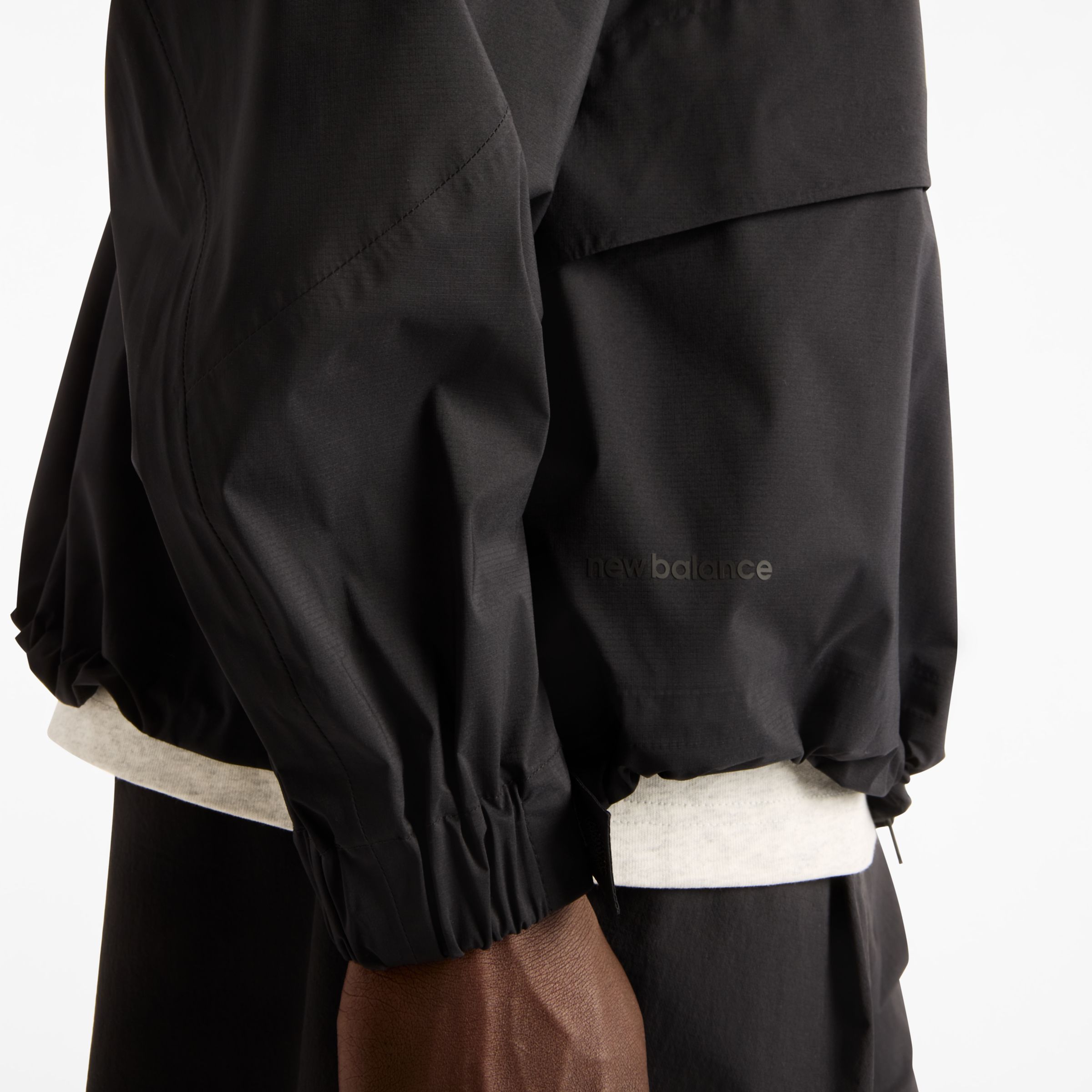 Fall is wearing size M and is 6'/183cm. Chest: 33.5"/85cm, Waist: 26.75"/68cm, Hips: 35"/89cm