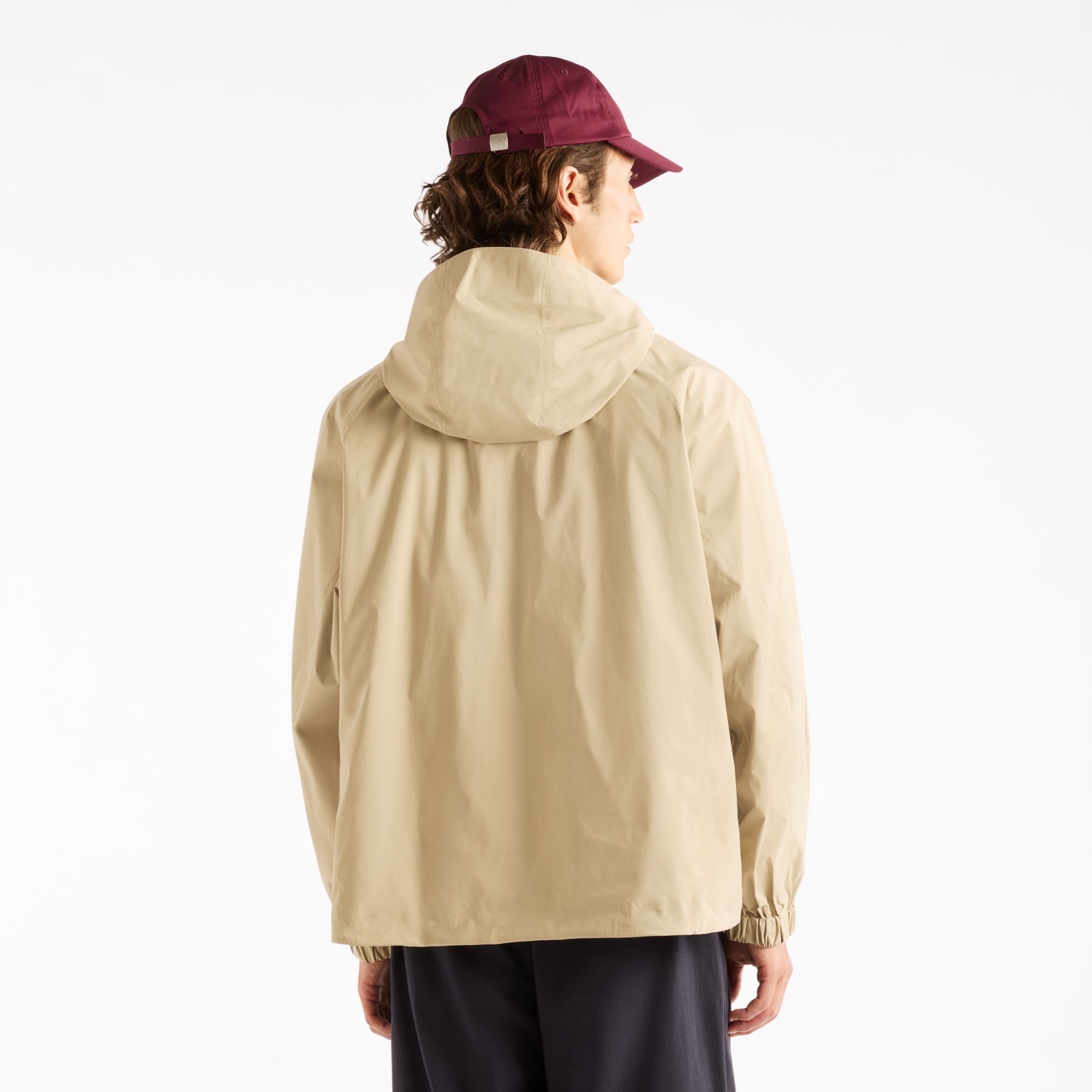 Felix is wearing size M and is 6'/183cm. Chest: 36.5"/93cm, Waist: 30.5"/78cm, Hips: 36.5"/93cm