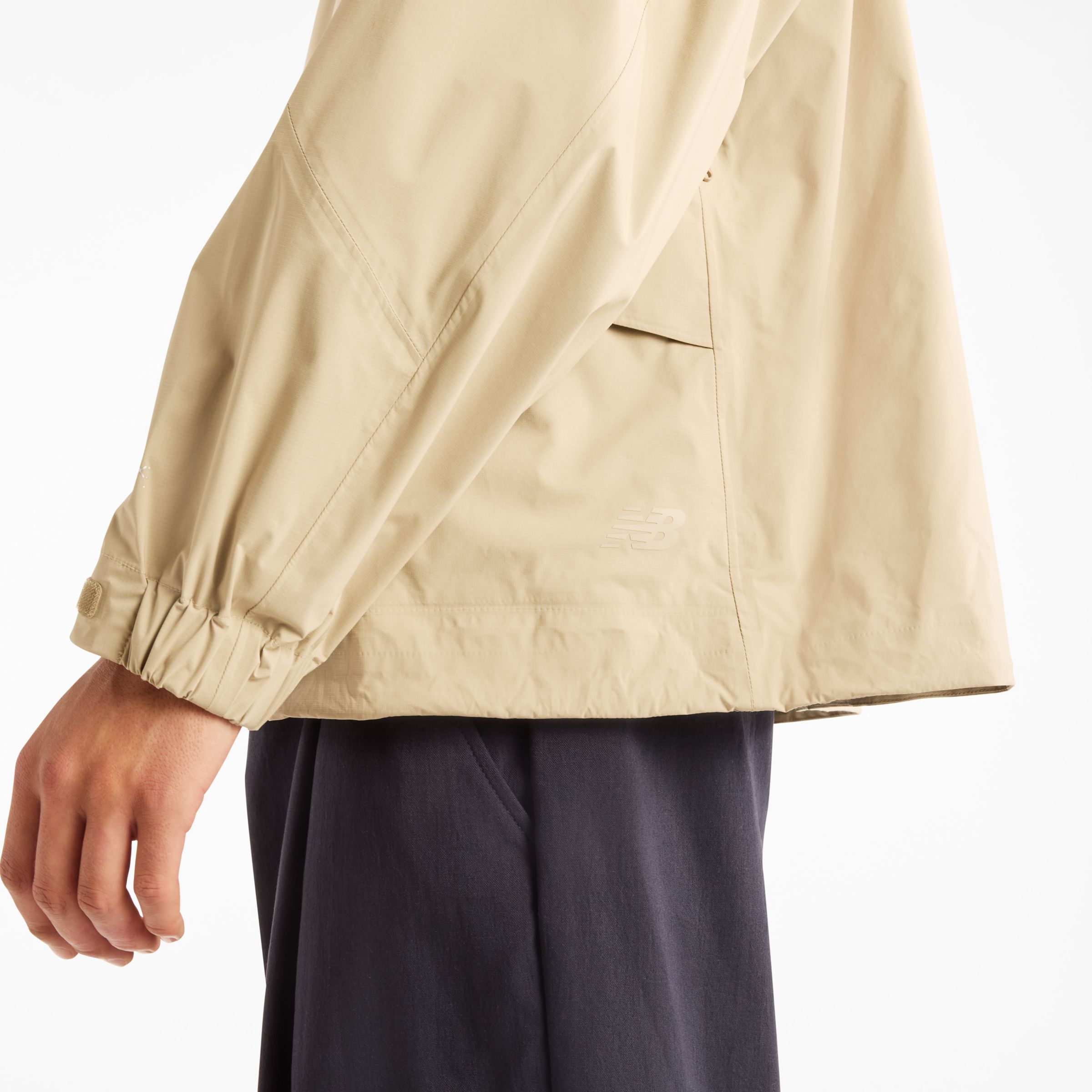 Felix is wearing size M and is 6'/183cm. Chest: 36.5"/93cm, Waist: 30.5"/78cm, Hips: 36.5"/93cm