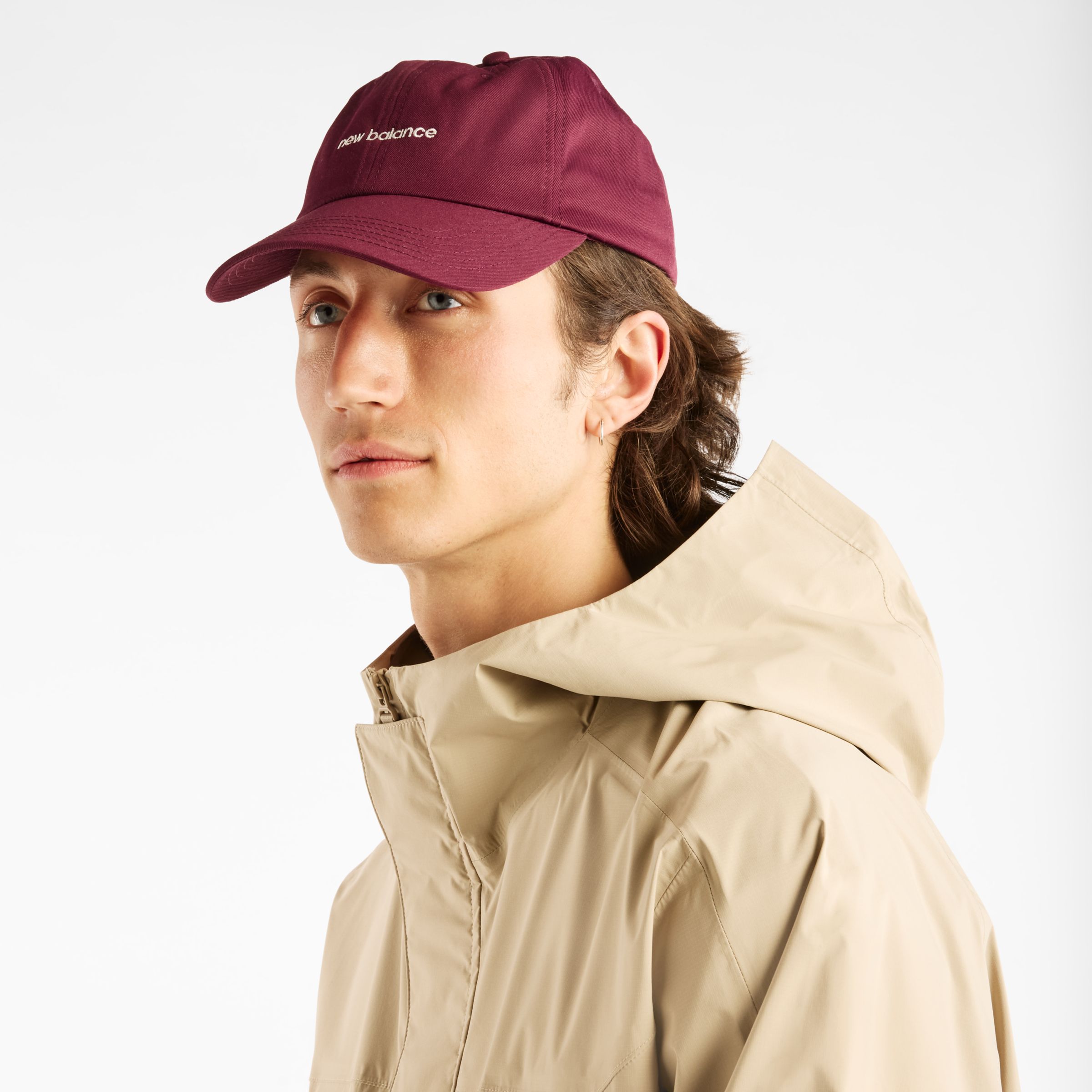Felix is wearing size M and is 6'/183cm. Chest: 36.5"/93cm, Waist: 30.5"/78cm, Hips: 36.5"/93cm