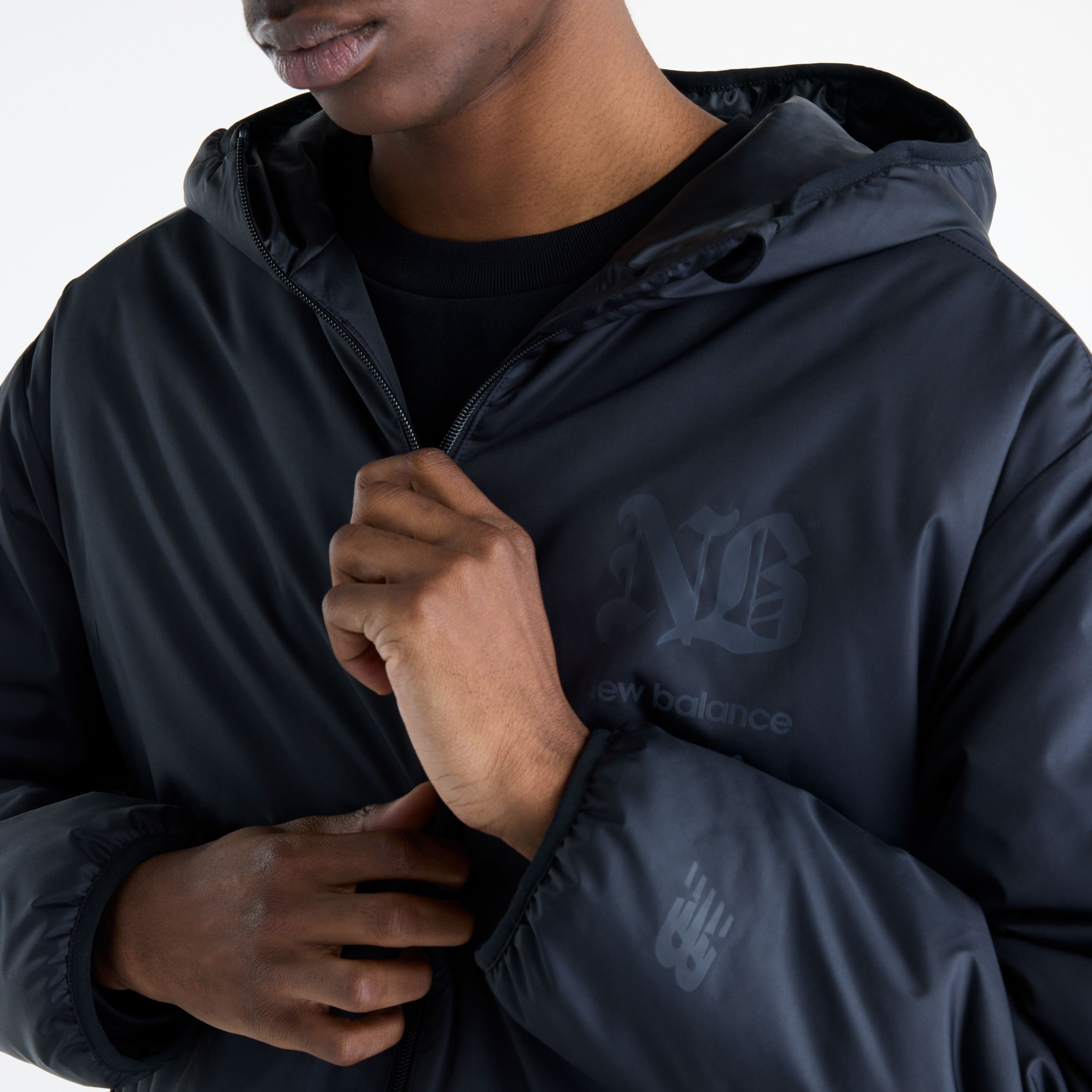 Javo is wearing size M and is 6'1"/188cm. Chest: 29.14"/74cm, Waist: 28"/71cm, Hips: 33.9"/86cm