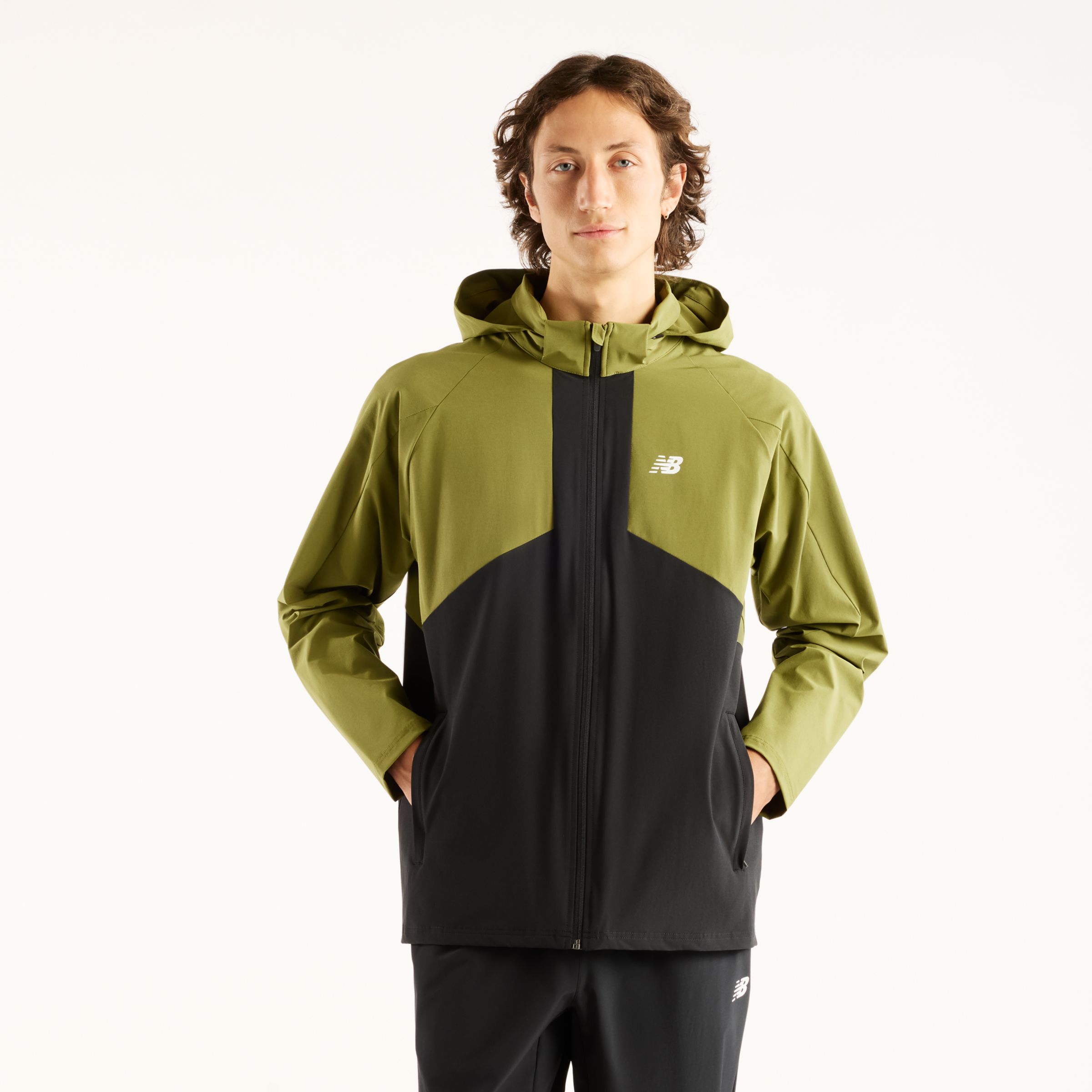 Felix is wearing size M and is 6'/183cm. Chest: 36.5"/93cm, Waist: 30.5"/78cm, Hips: 36.5"/93cm