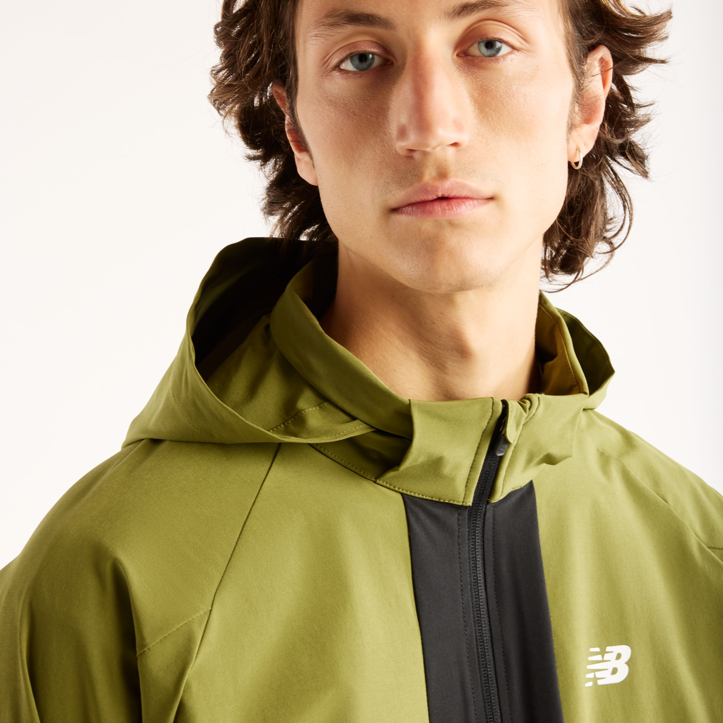 Felix is wearing size M and is 6'/183cm. Chest: 36.5"/93cm, Waist: 30.5"/78cm, Hips: 36.5"/93cm