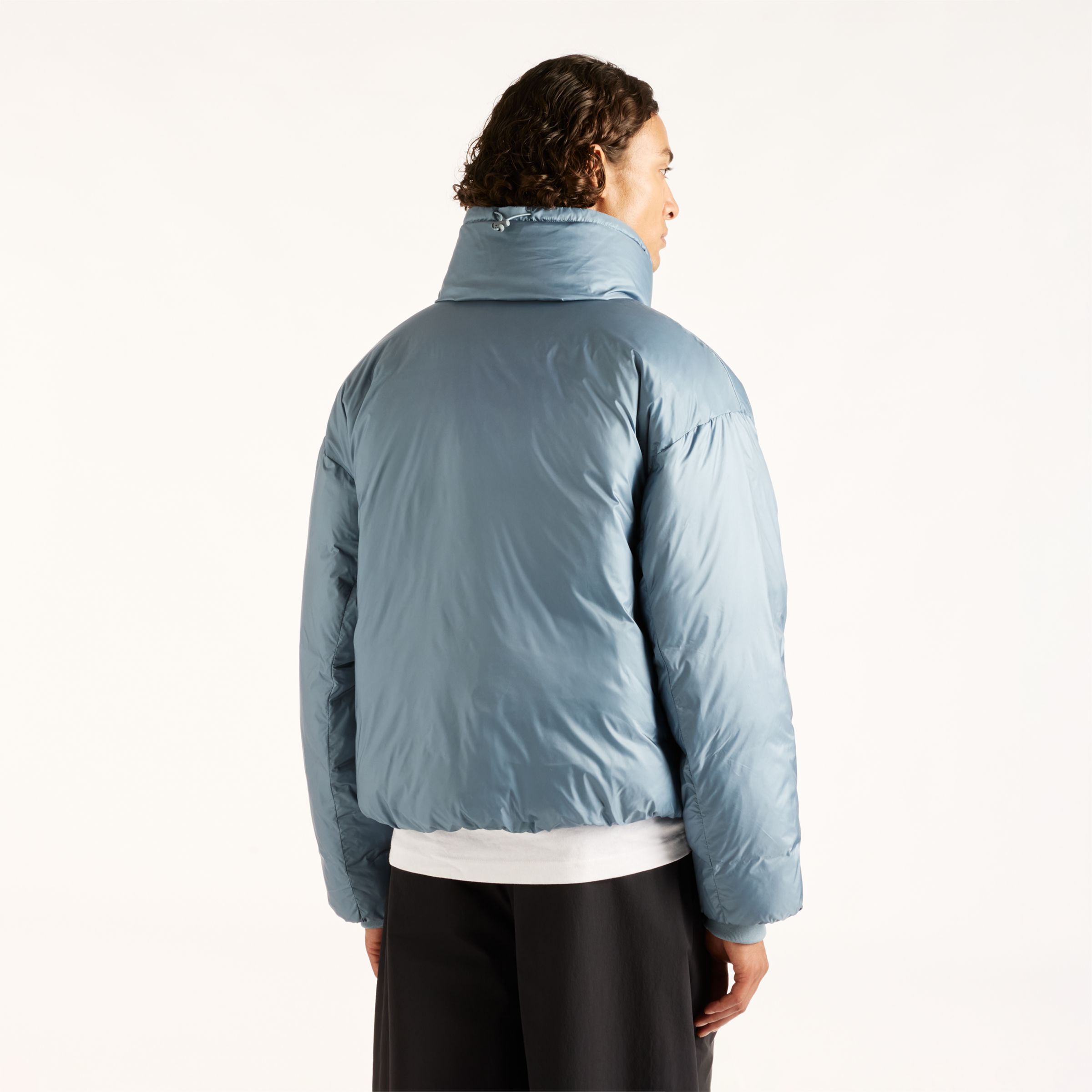 Djairo is wearing size M and is 6'0.5"/184cm. Chest: 37.25"/95cm, Waist: 29.5"/75cm, Hips: 37"/94cm