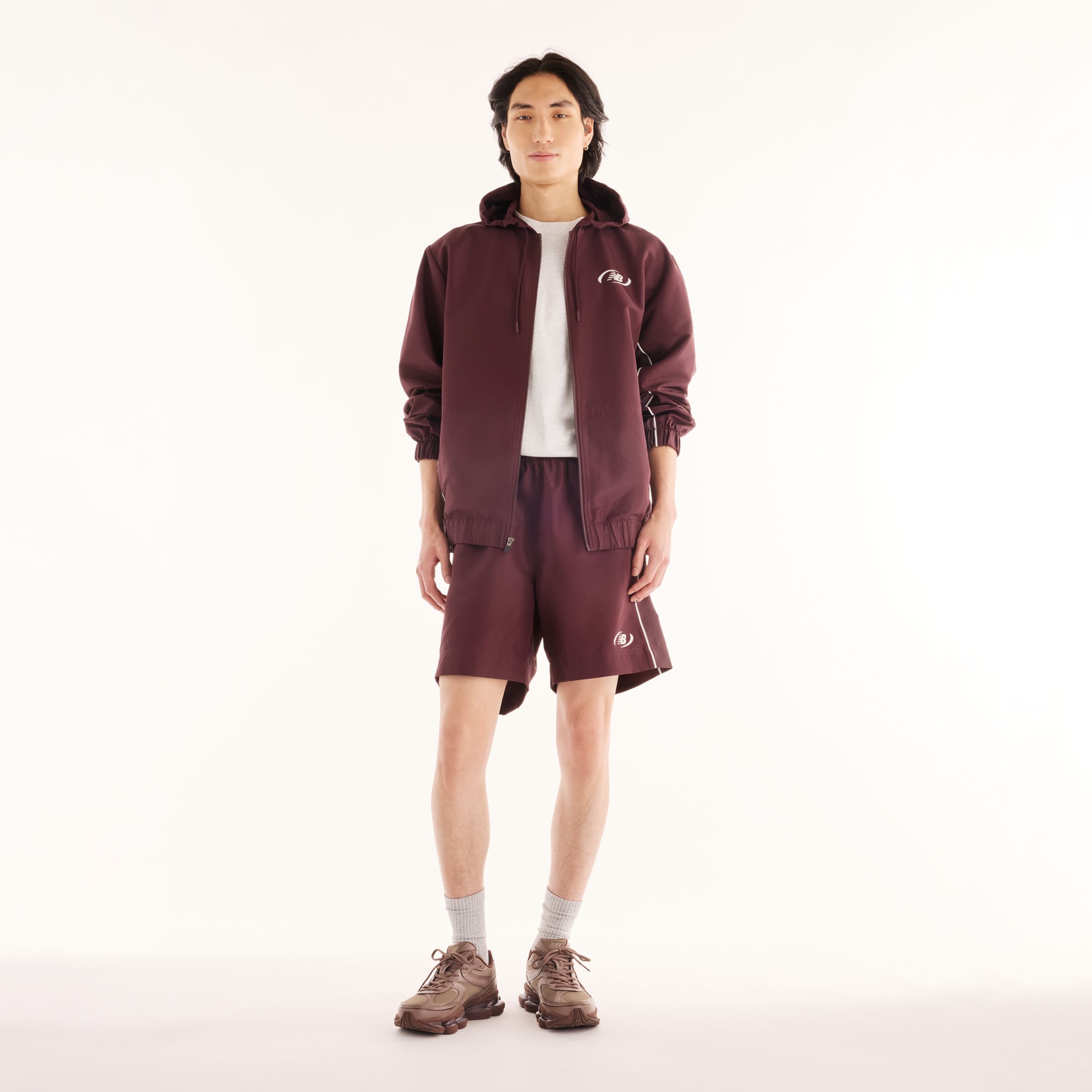 Justin 穿著尺碼 M, 身高 6'11"/186cm 公分. 胸圍 : 34"/86cm, 腰圍 : 29"/74cm, 臀圍 : 35"/89cm
