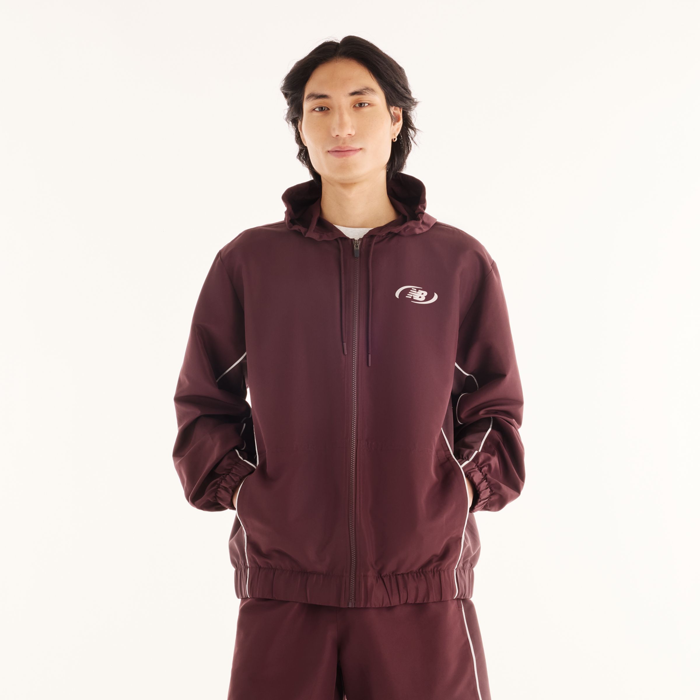 Justin 穿著尺碼 M, 身高 6'11"/186cm 公分. 胸圍 : 34"/86cm, 腰圍 : 29"/74cm, 臀圍 : 35"/89cm