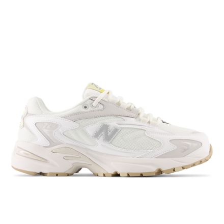 New balance shop in white